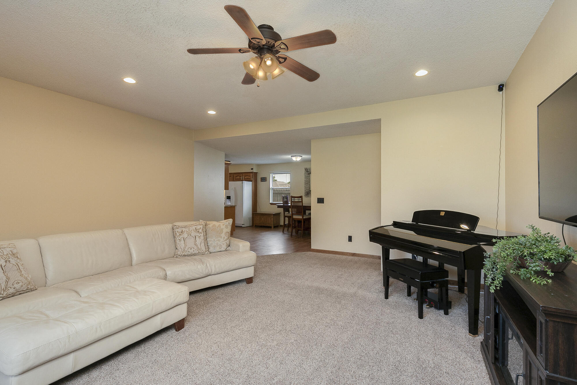 1431 Isdell Street Property Photo 6