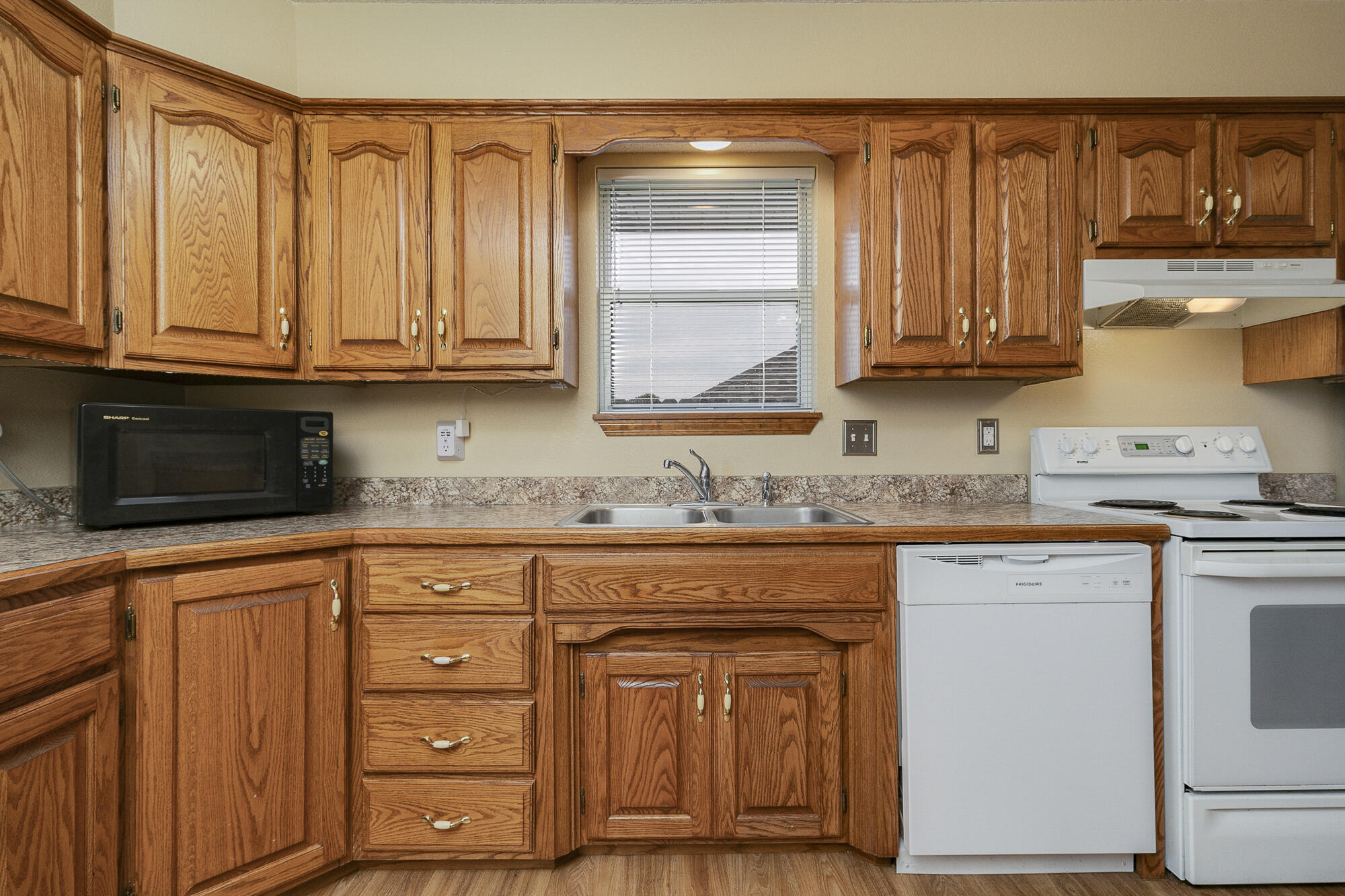 1431 Isdell Street Property Photo 9