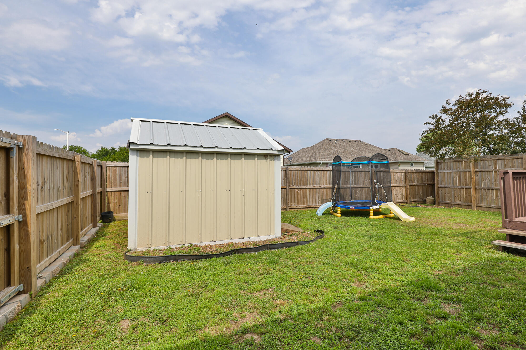 1431 Isdell Street Property Photo 26