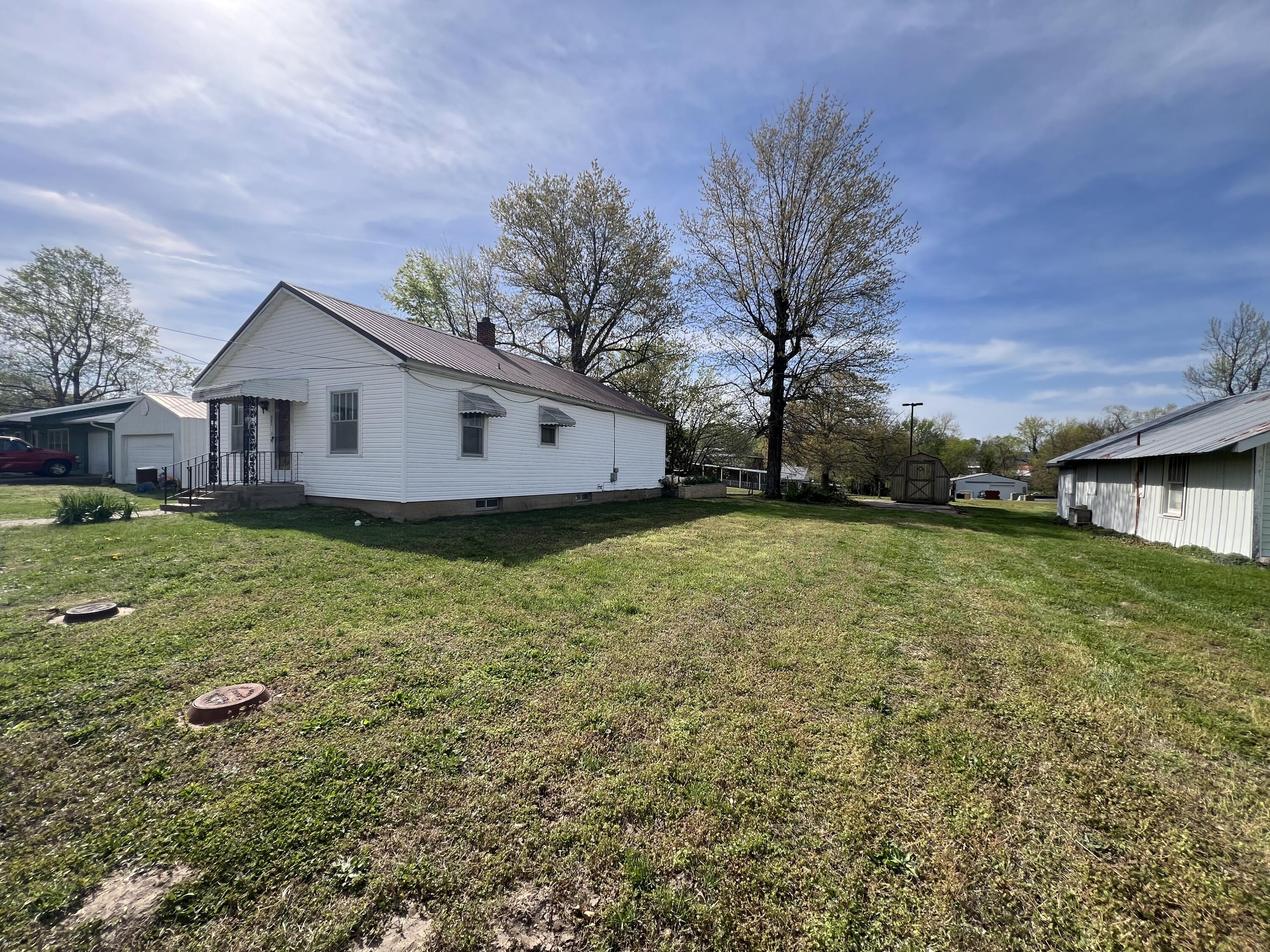 401 East Pennington Avenue Property Photo