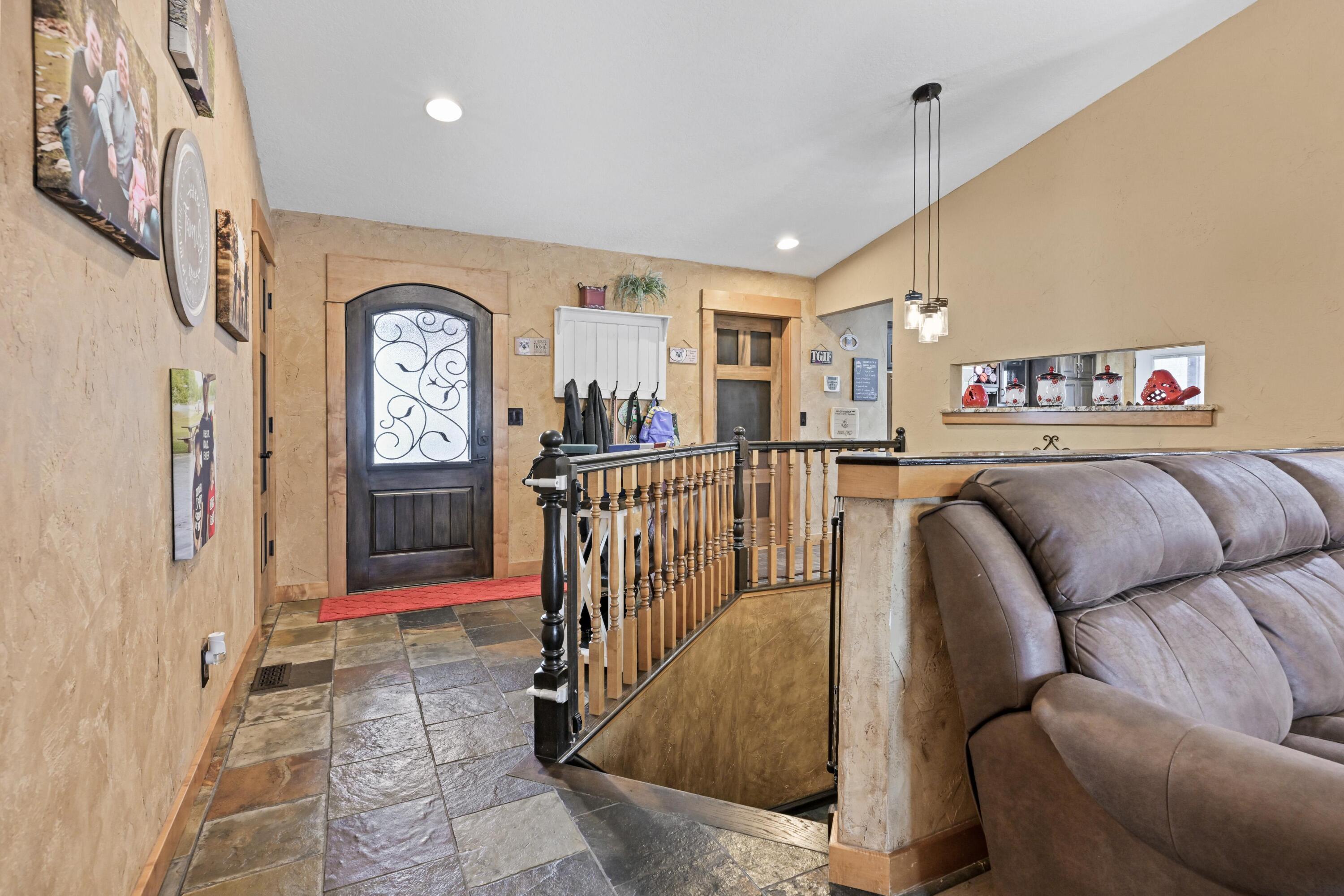 5576 Danson Lane Property Photo 4