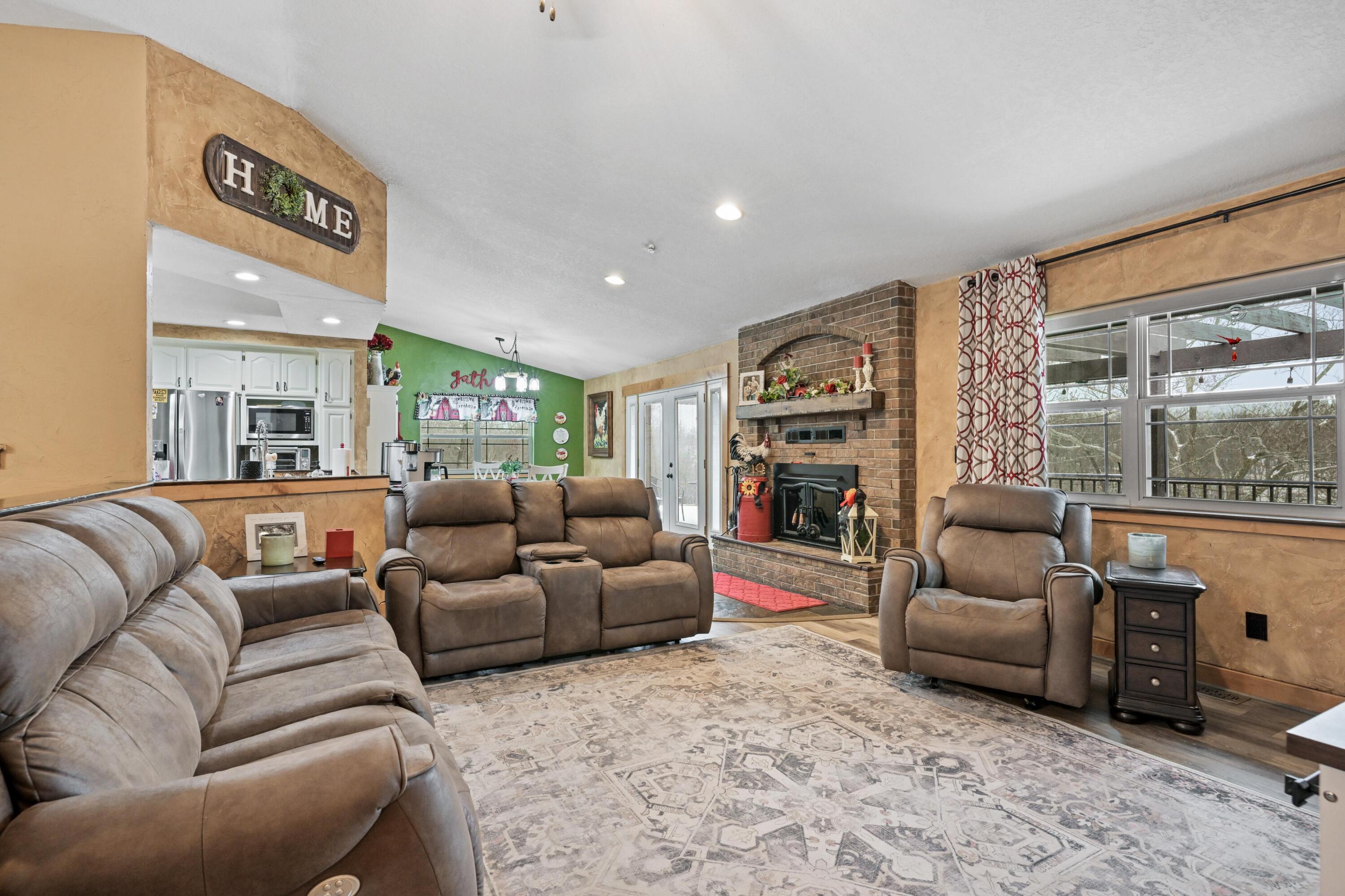5576 Danson Lane Property Photo 6