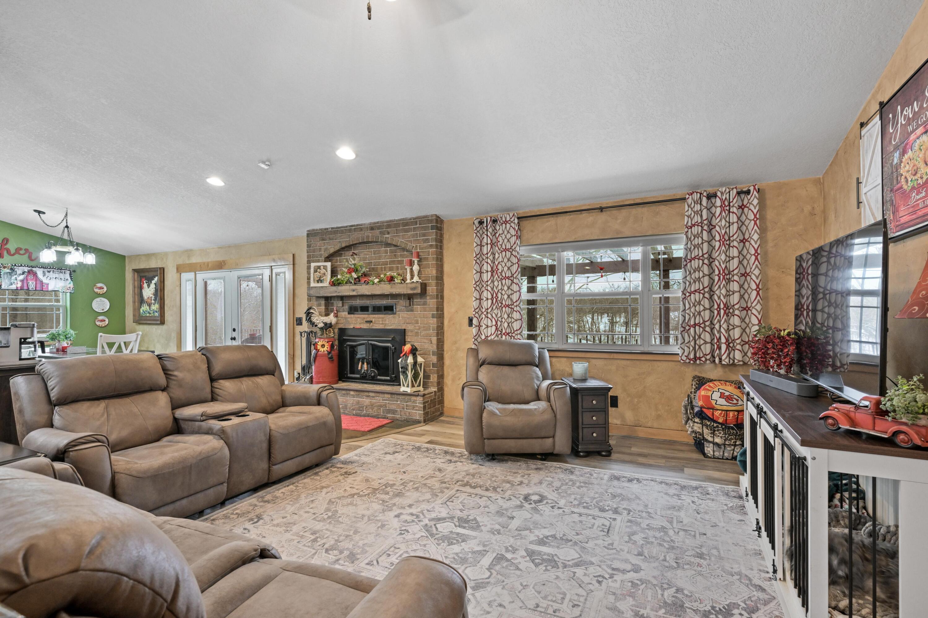 5576 Danson Lane Property Photo 7