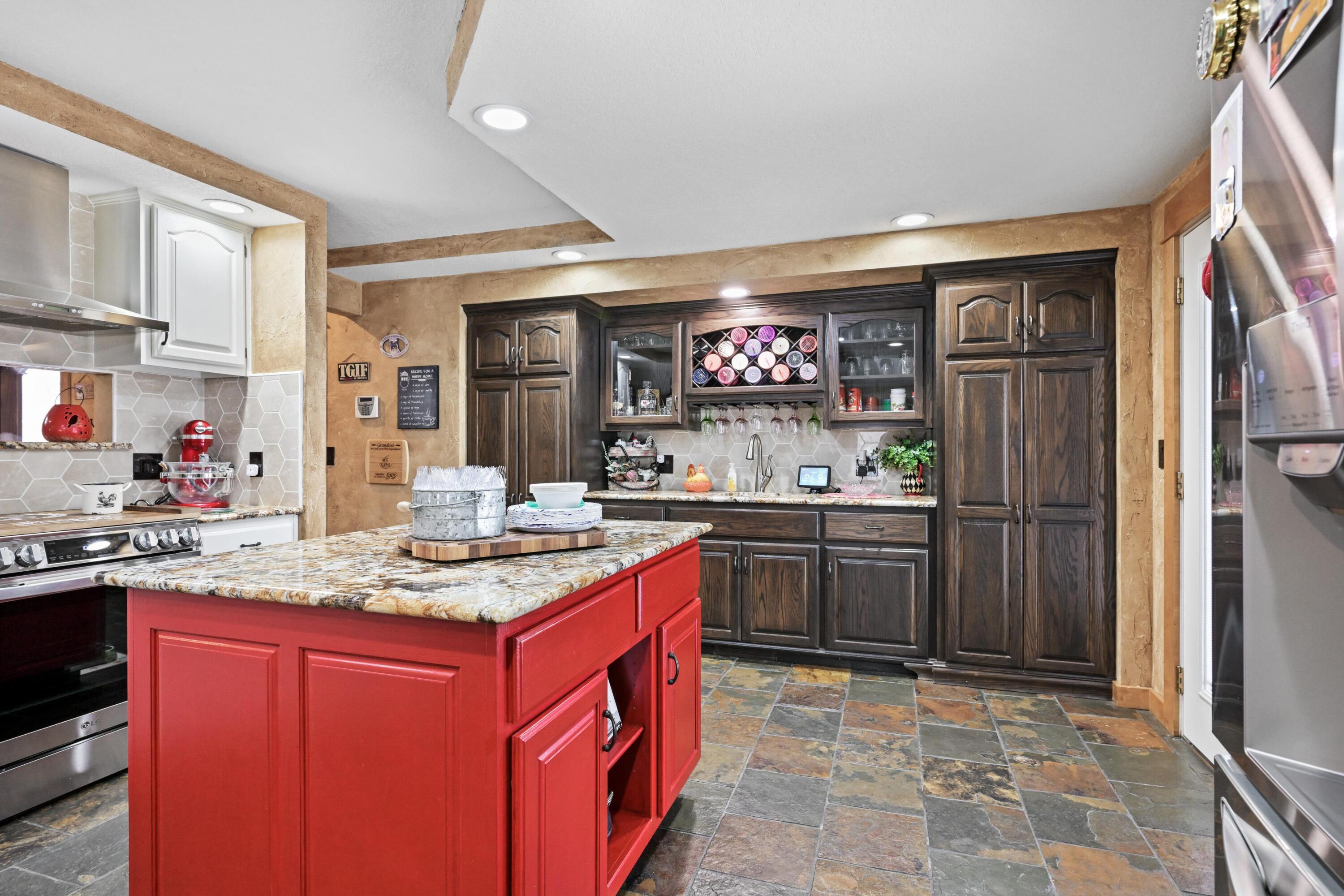 5576 Danson Lane Property Photo 9