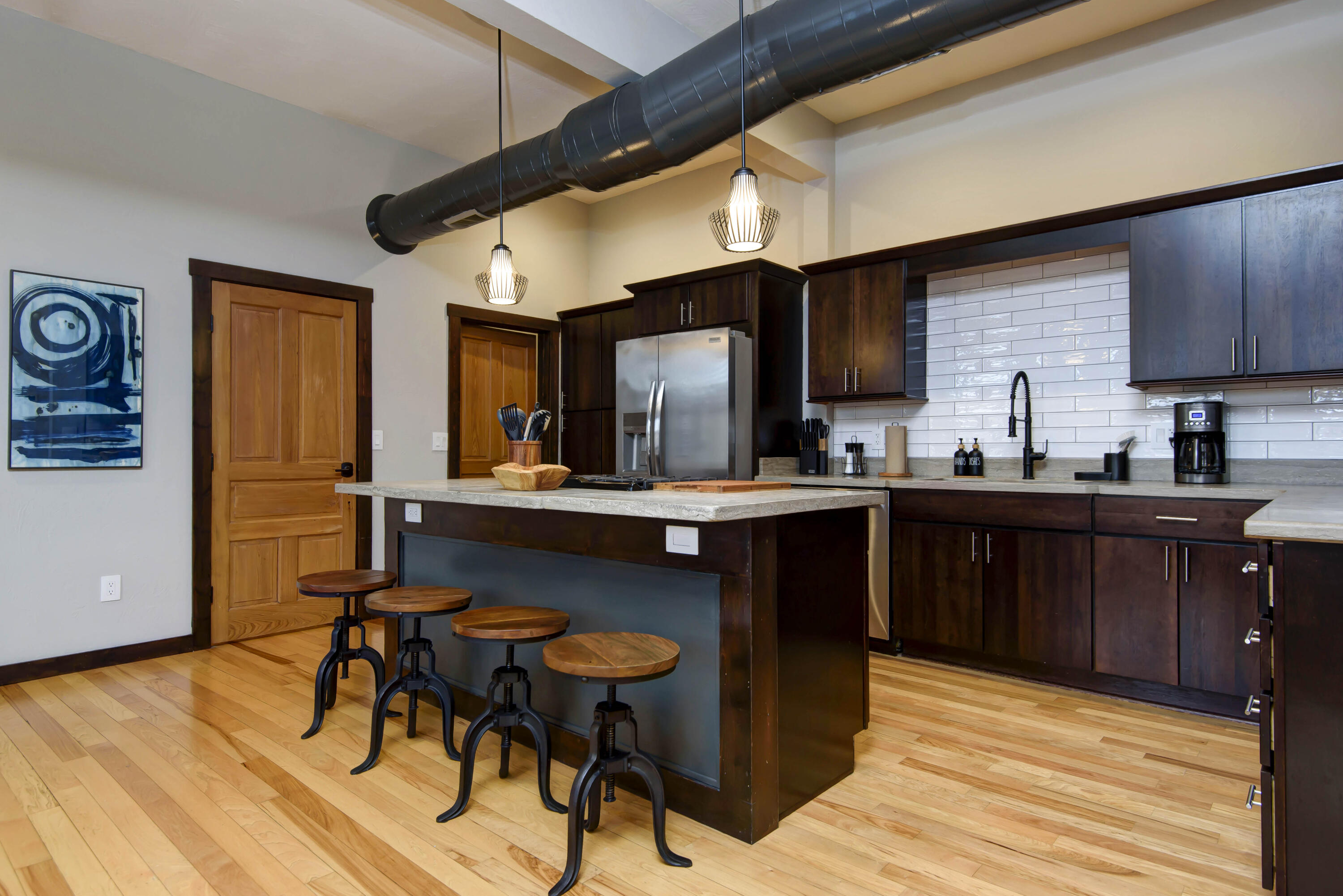 327 East Walnut Street Property Photo 4