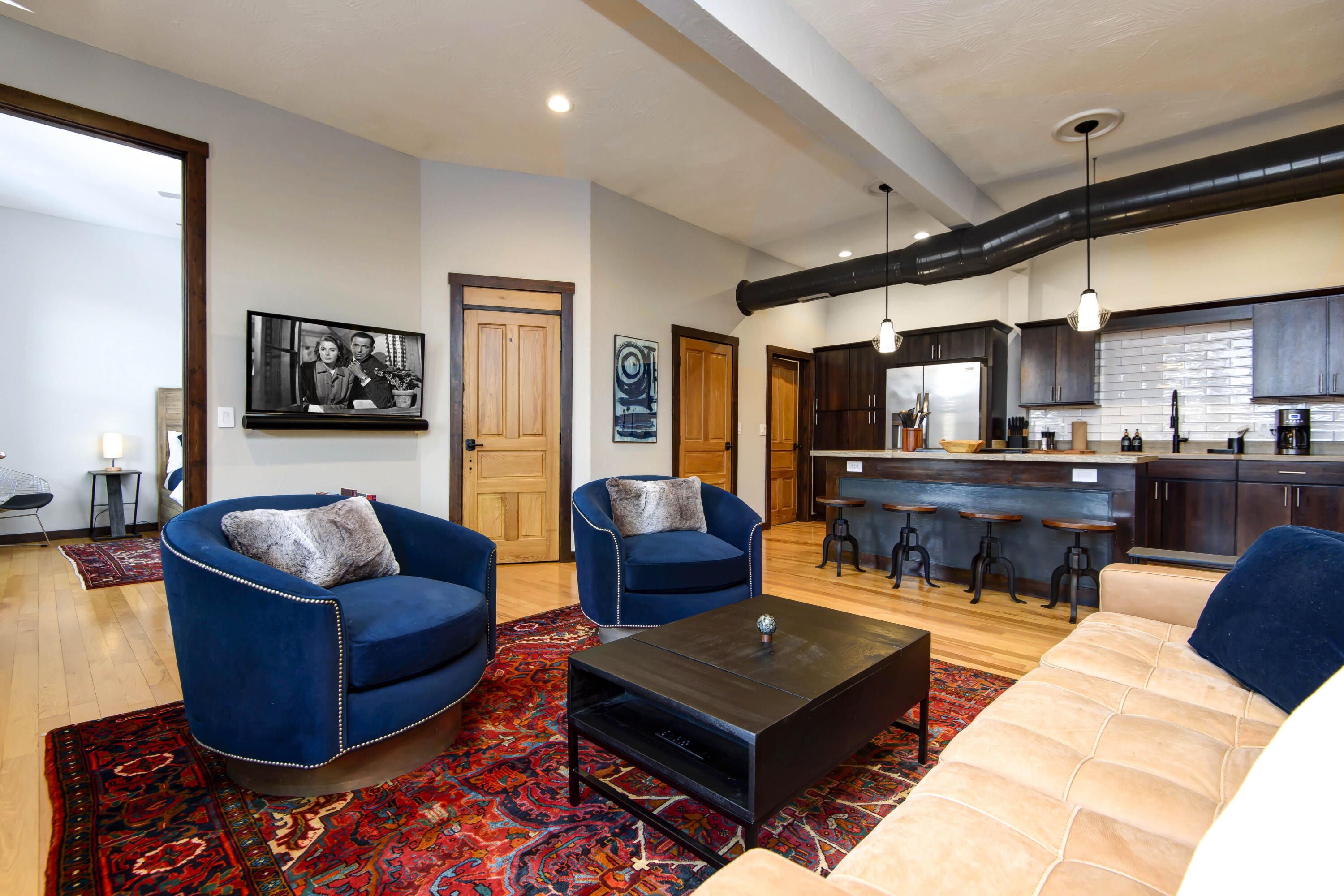 327 East Walnut Street Property Photo 19