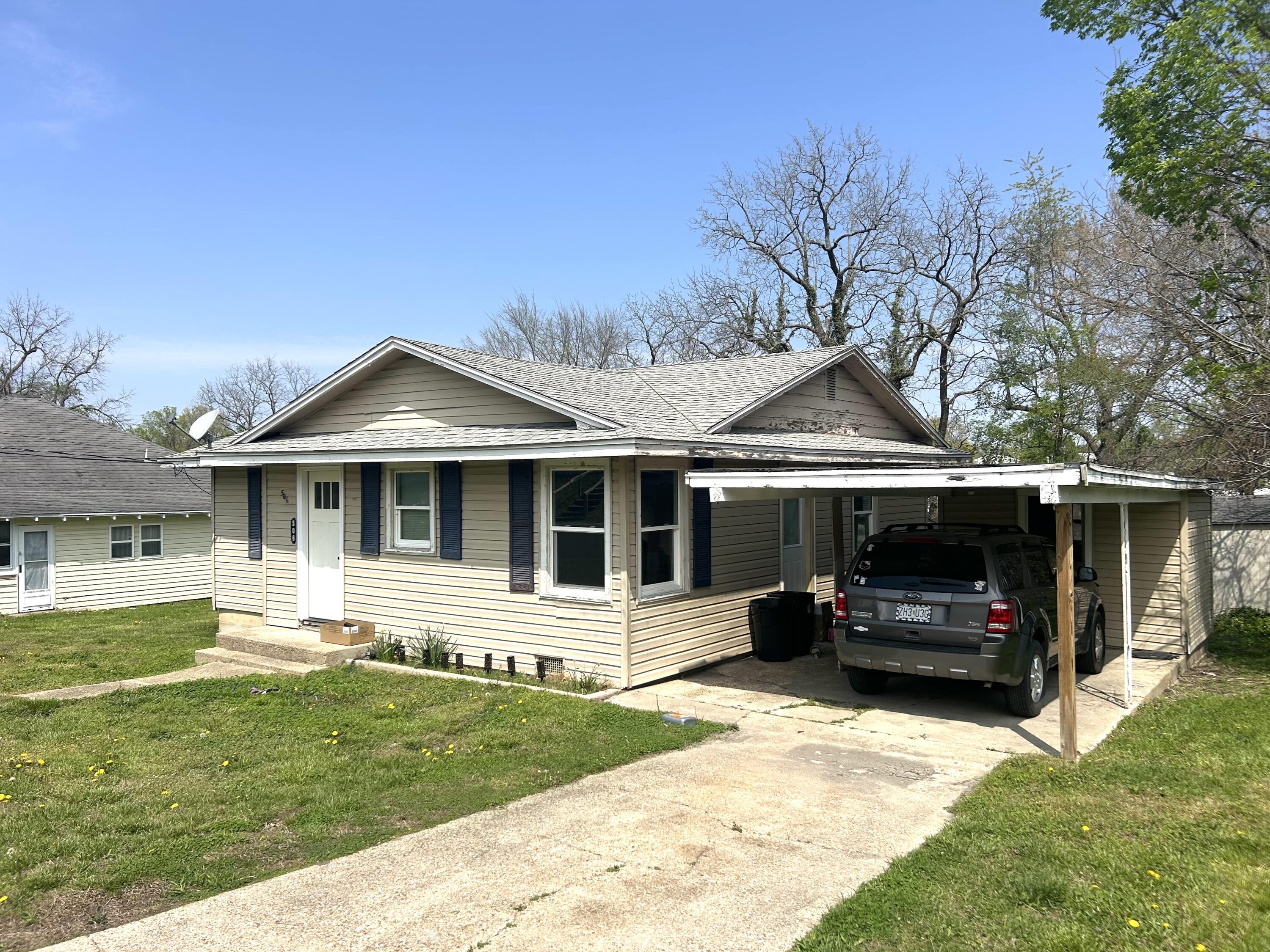 506 East Benton Avenue Property Photo 3