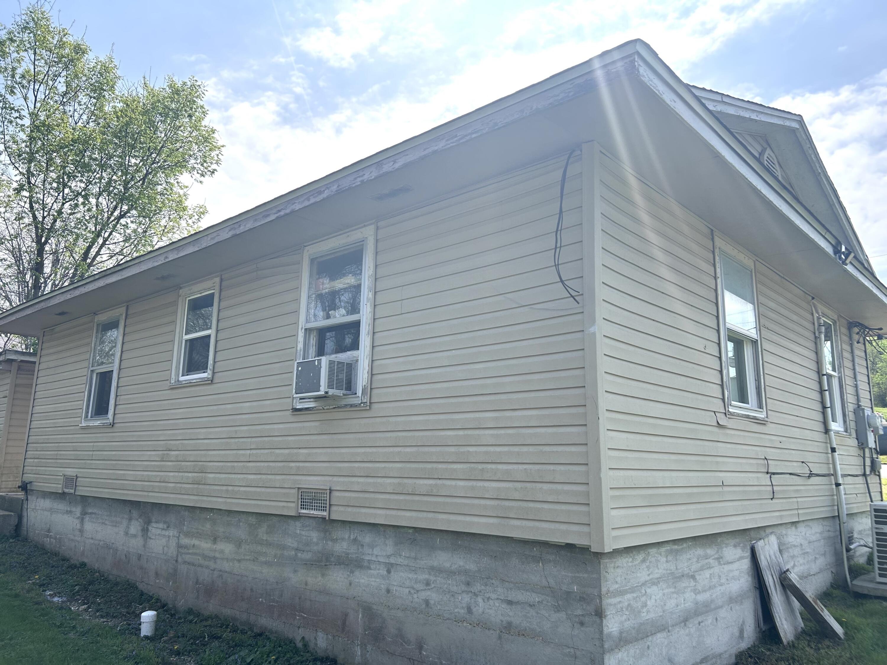 506 East Benton Avenue Property Photo 6