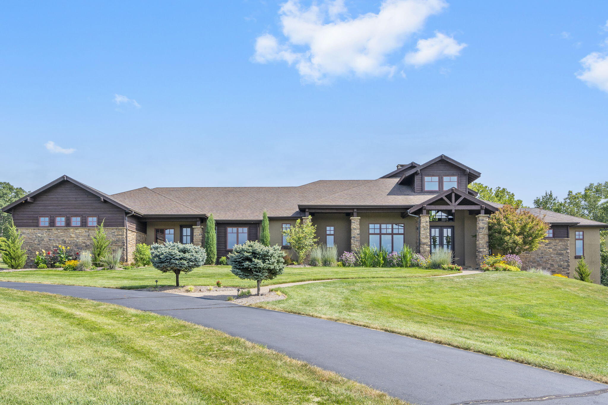 144 Riverdale Court Property Photo