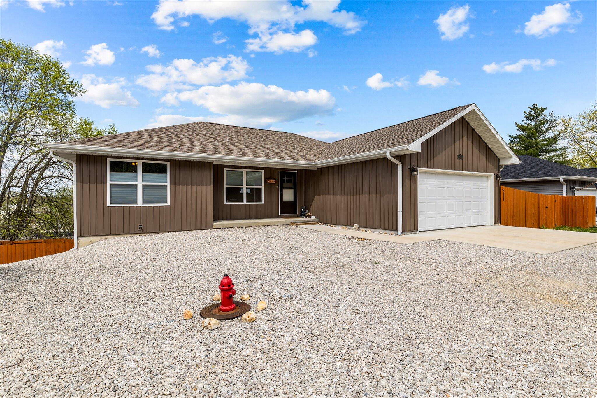 409 North Cardinal Lane Property Photo 1