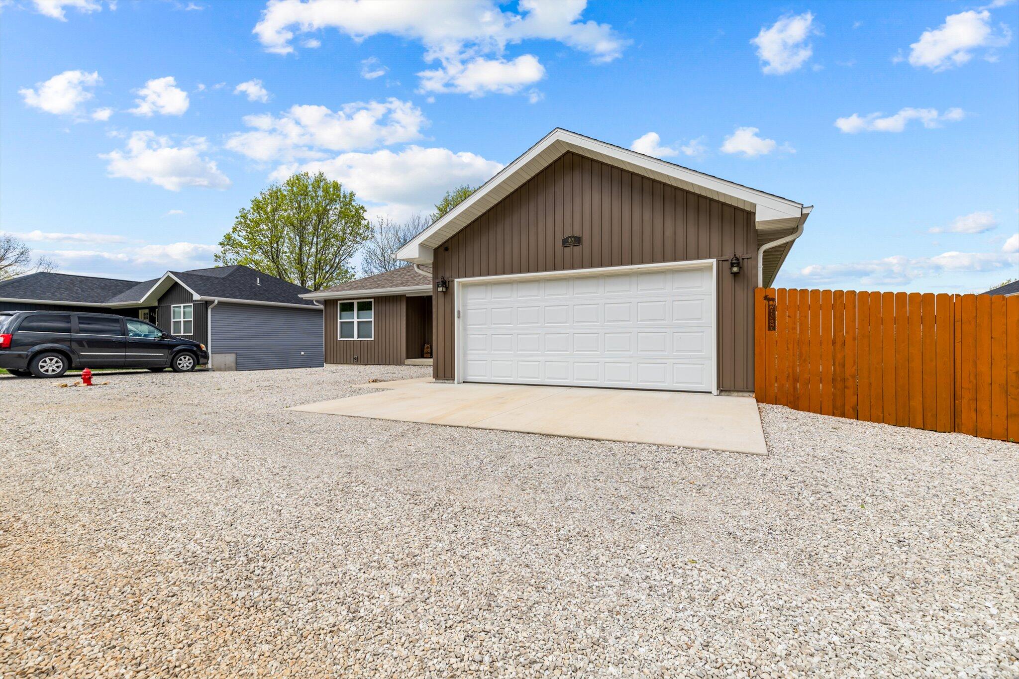 409 North Cardinal Lane Property Photo 2