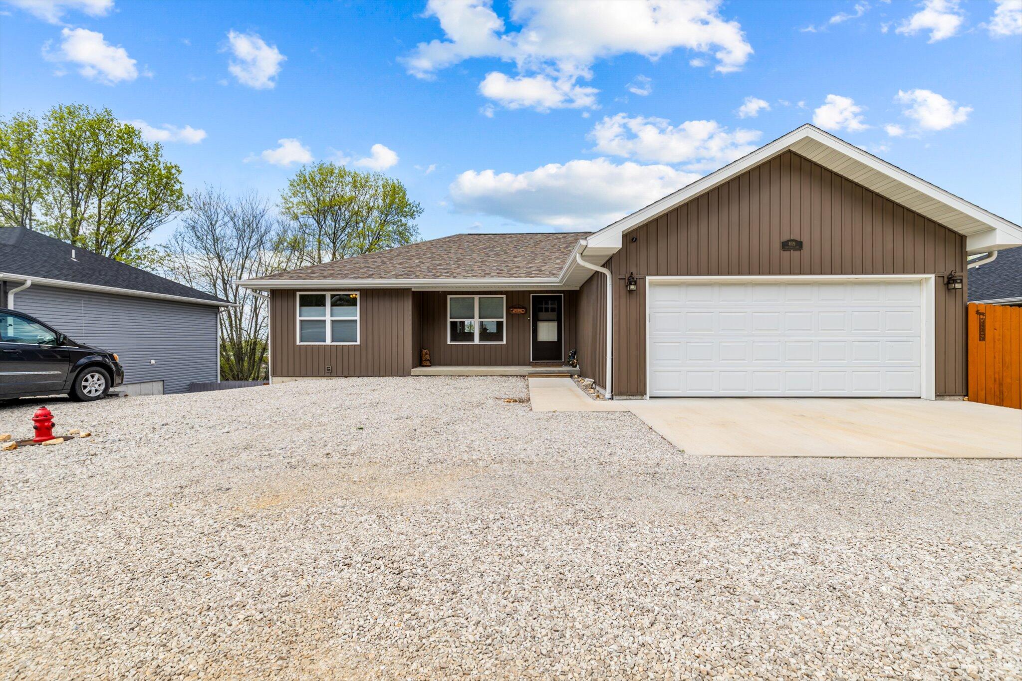 409 North Cardinal Lane Property Photo 3