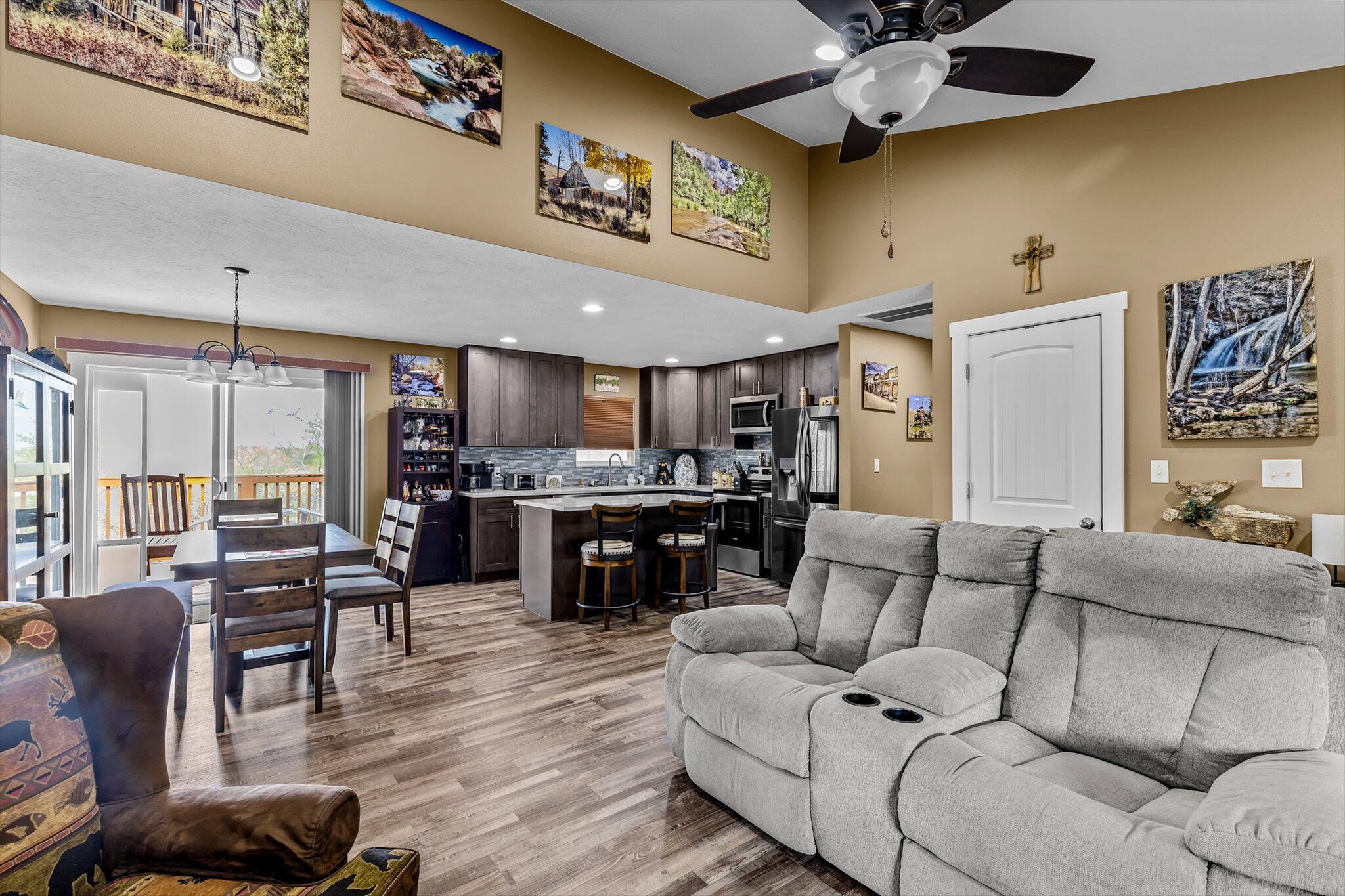 409 North Cardinal Lane Property Photo 4