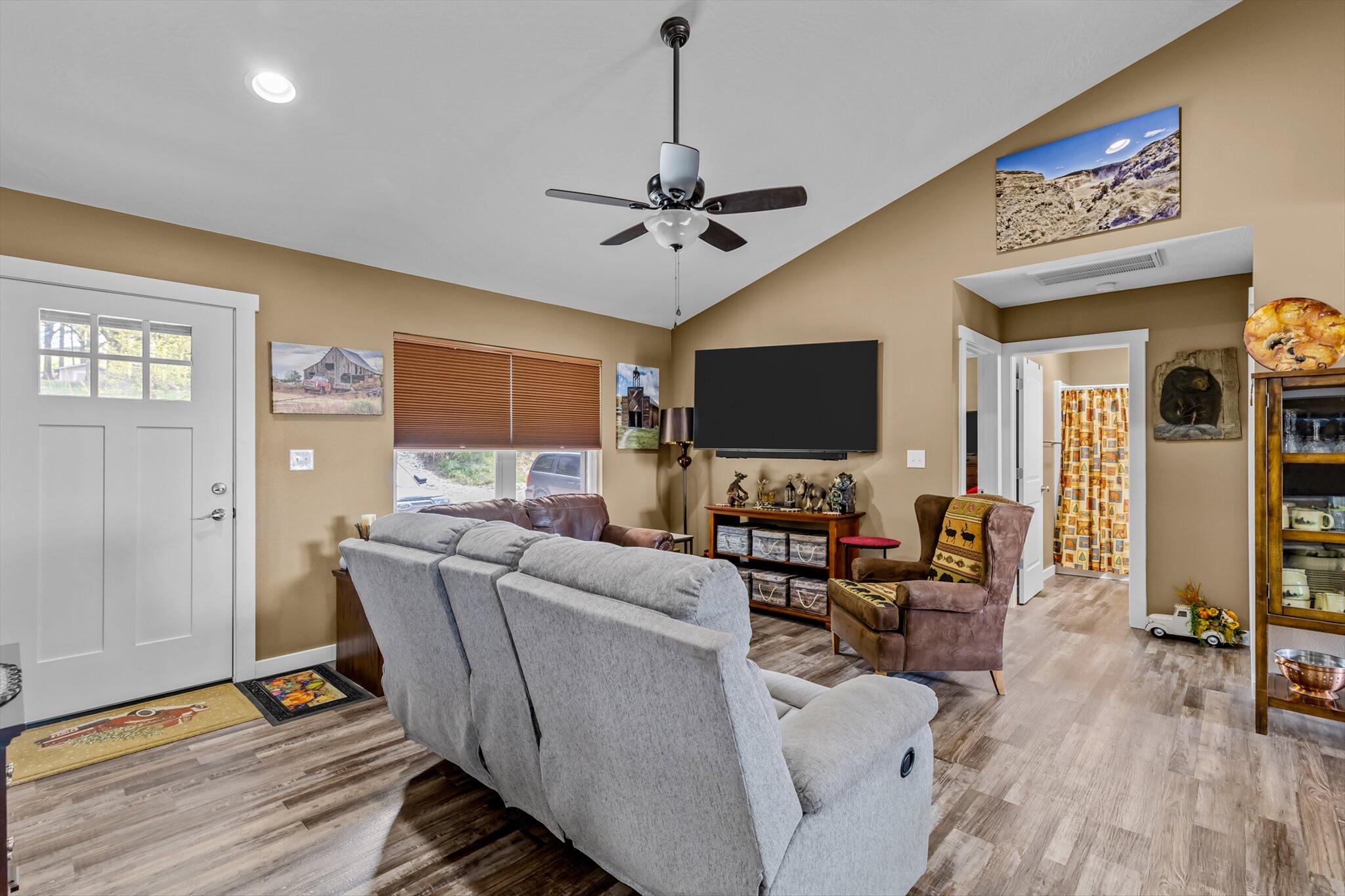 409 North Cardinal Lane Property Photo 5