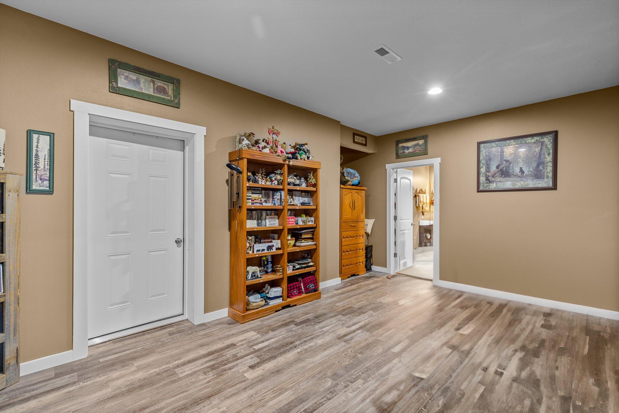 409 North Cardinal Lane Property Photo 25