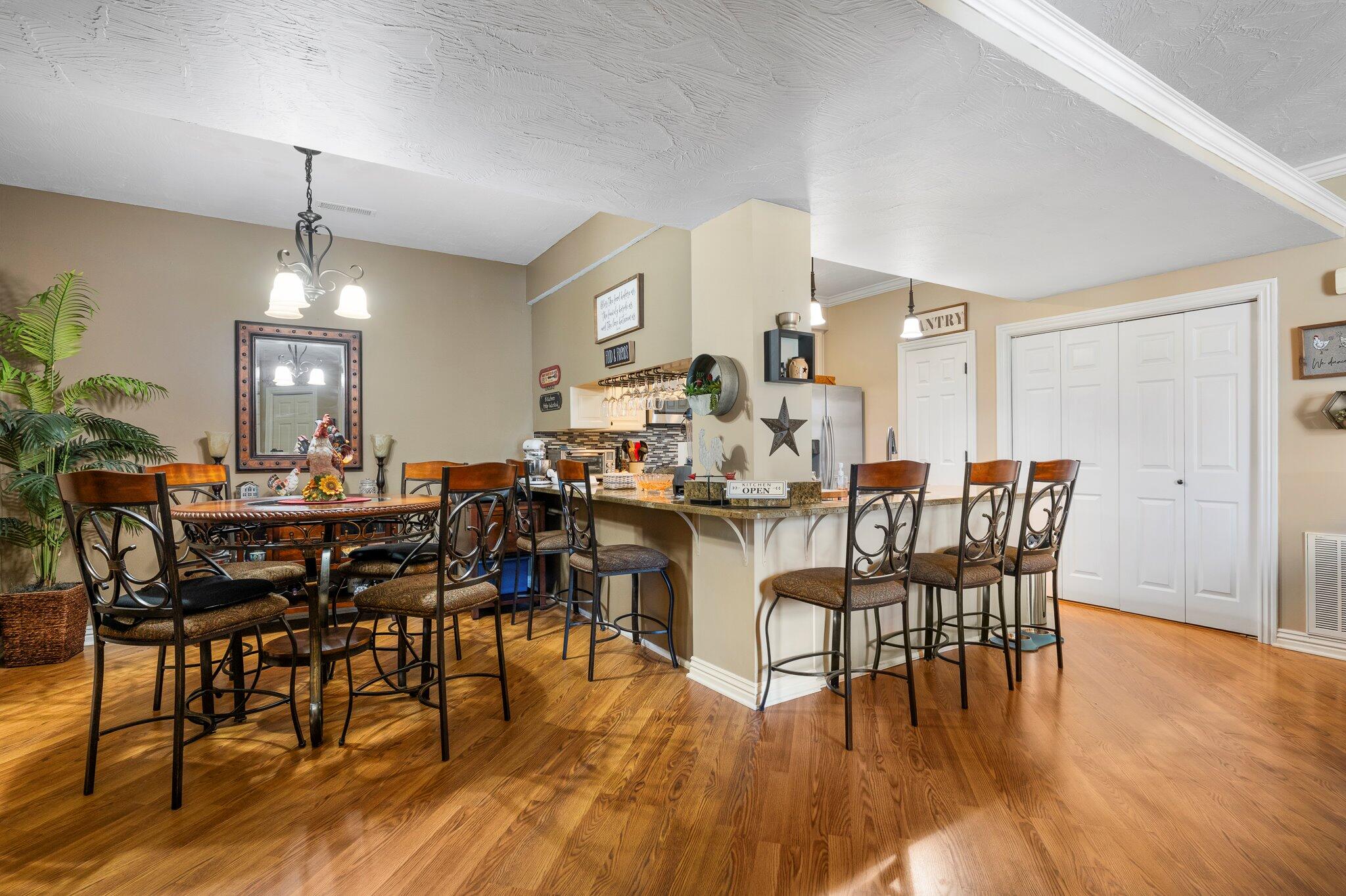120 Oxford Court Property Photo 4
