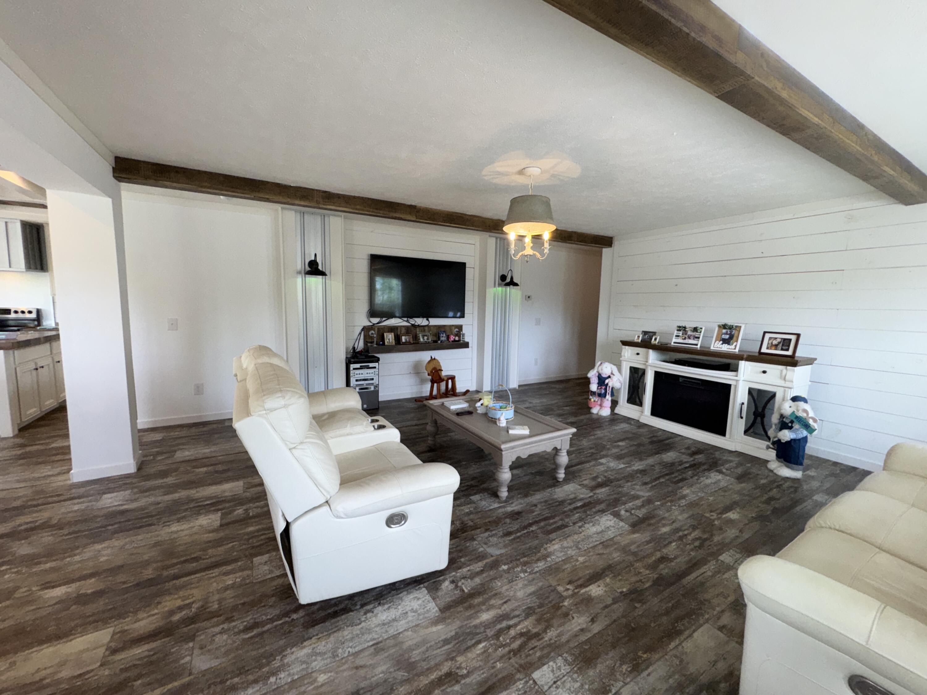 110 East Elm Street Property Photo 4