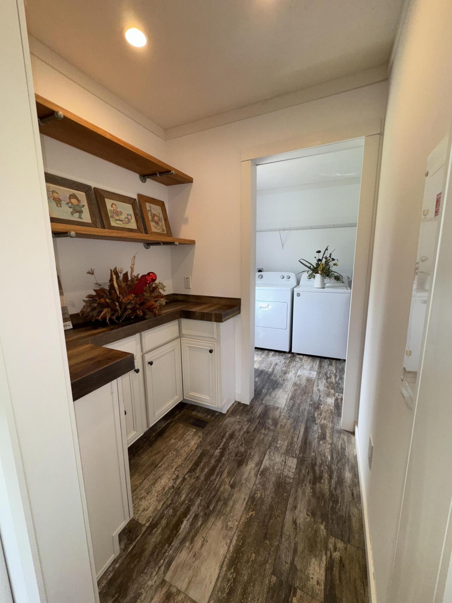 110 East Elm Street Property Photo 14