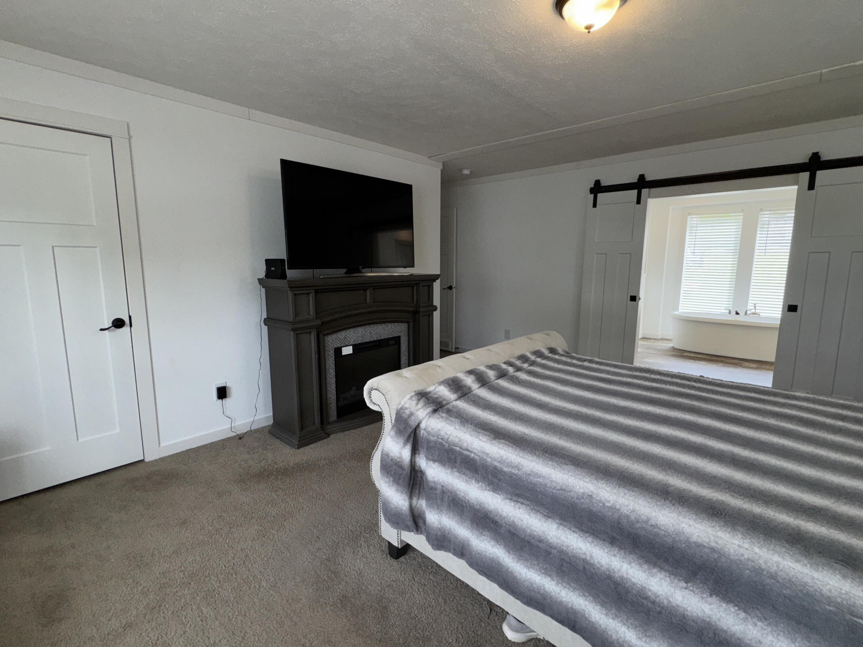 110 East Elm Street Property Photo 18
