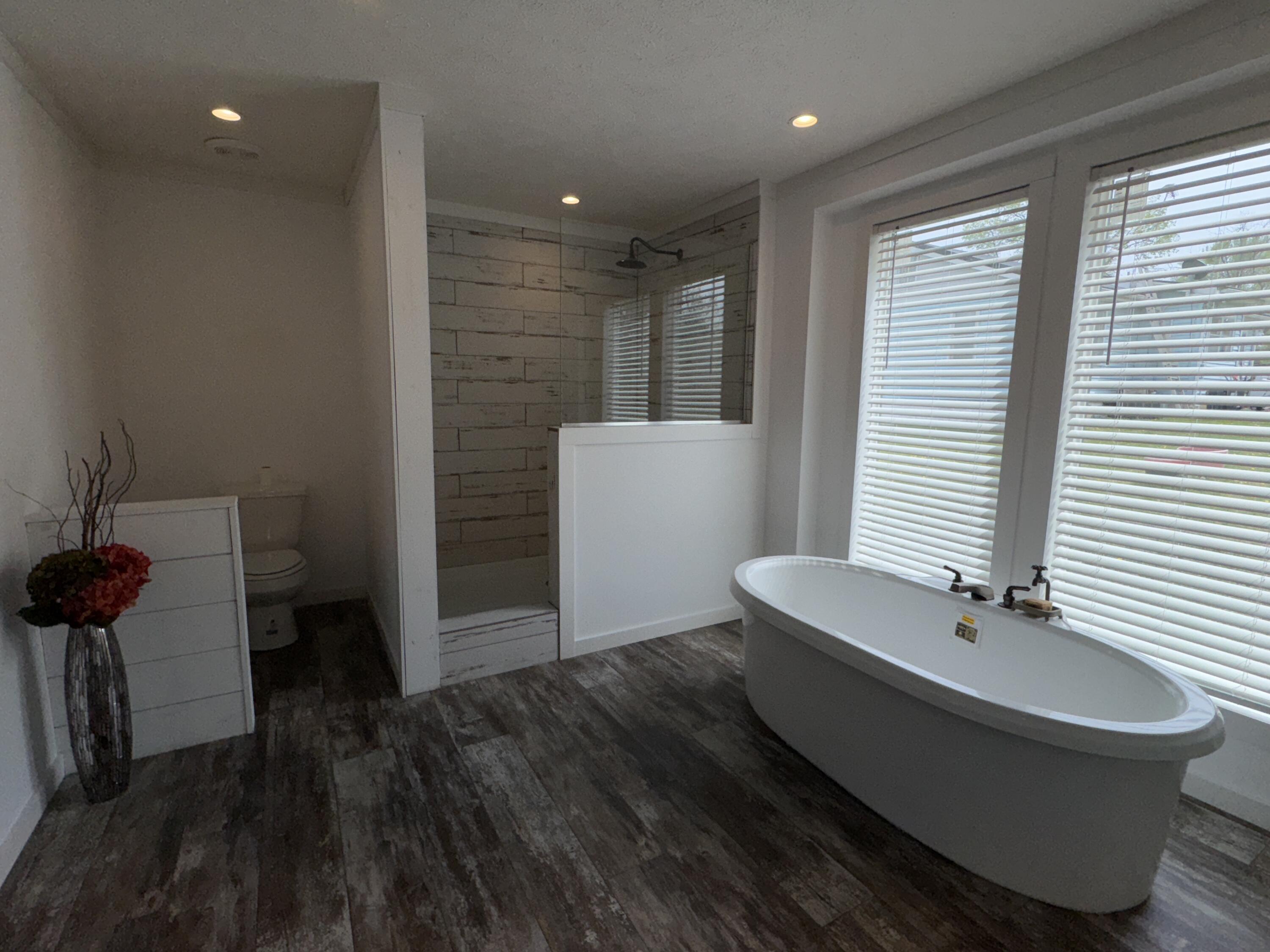 110 East Elm Street Property Photo 21