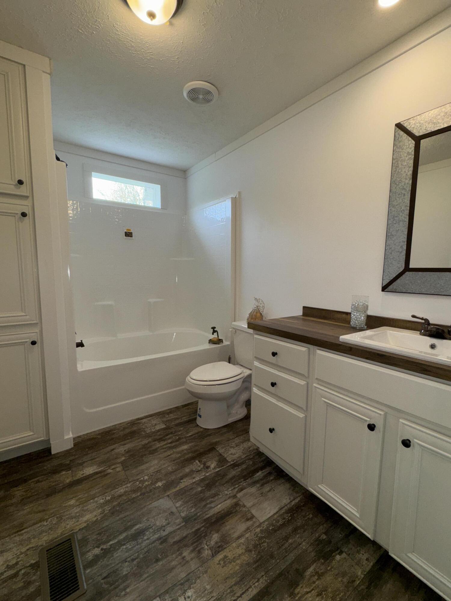 110 East Elm Street Property Photo 25