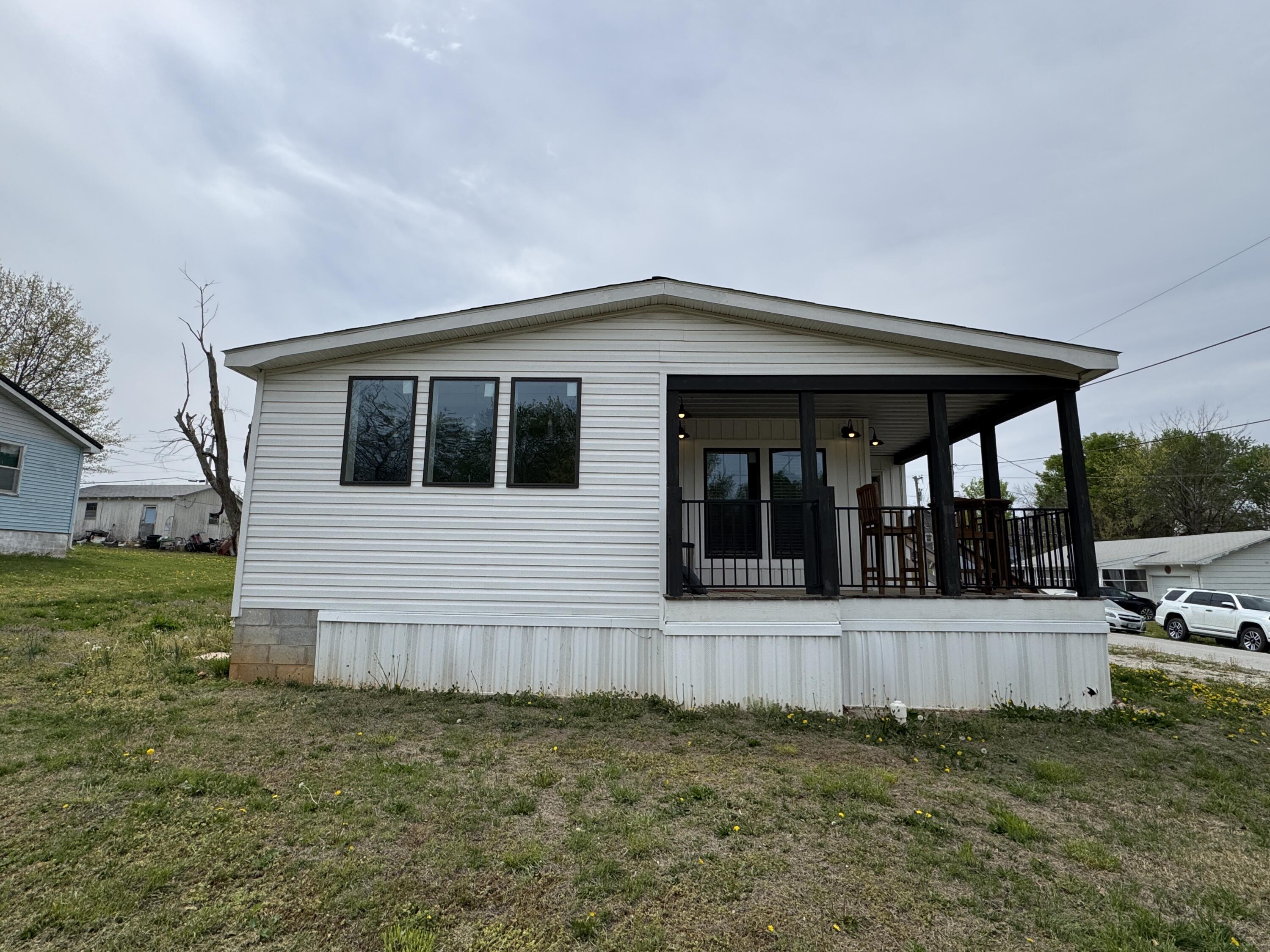 110 East Elm Street Property Photo 28