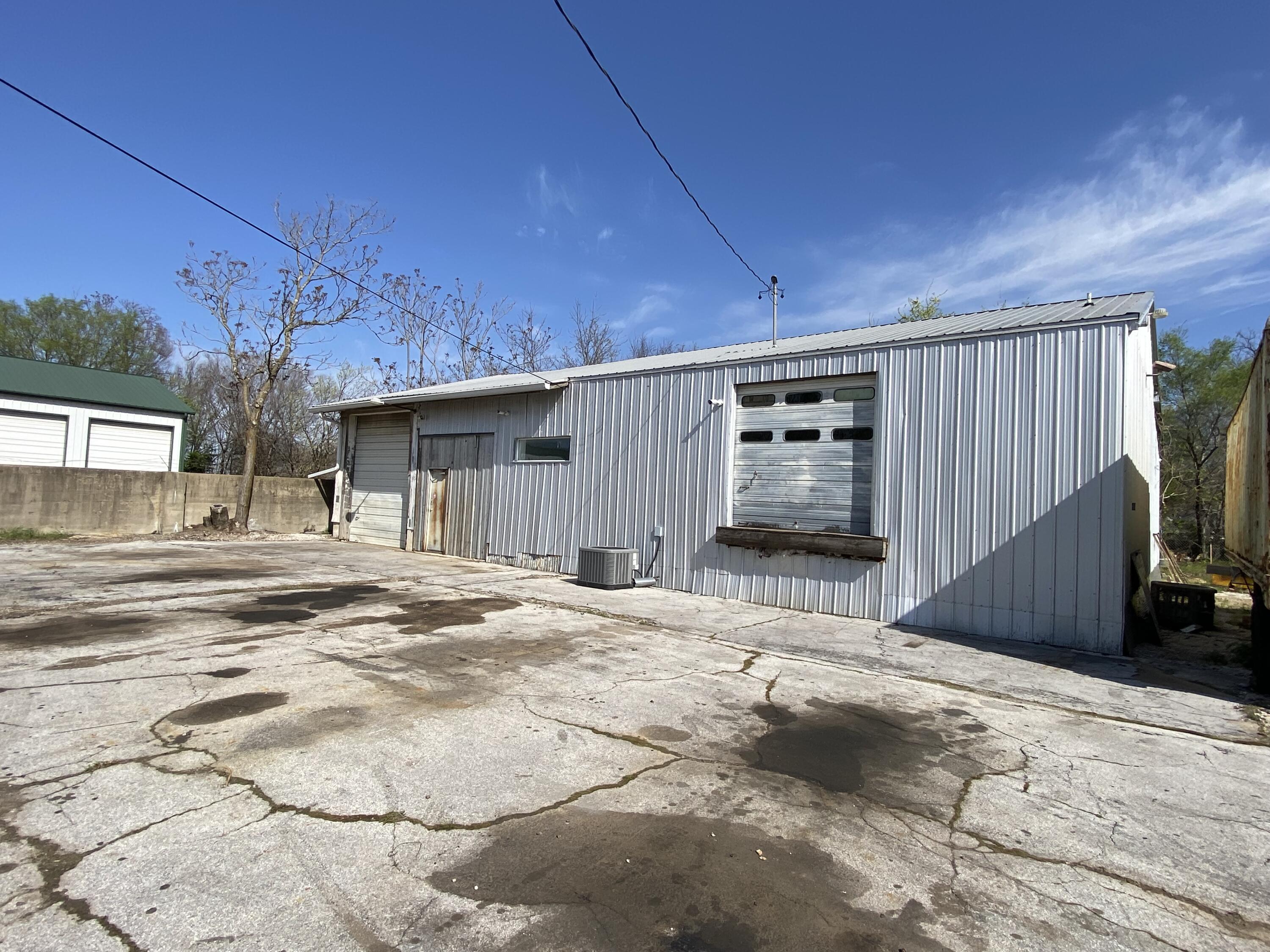 1101 West Pacific Street Property Photo 2