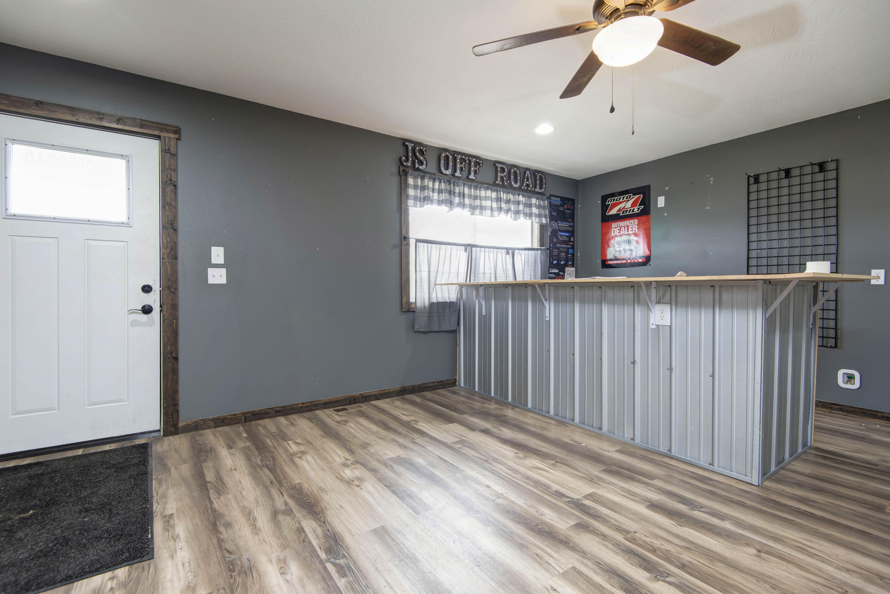 203 East Steel Street Property Photo 5