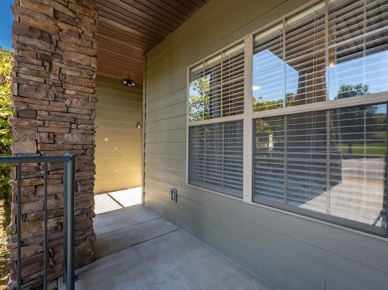 1037 Golf Drive Property Photo 3