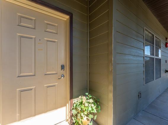 1037 Golf Drive Property Photo 4