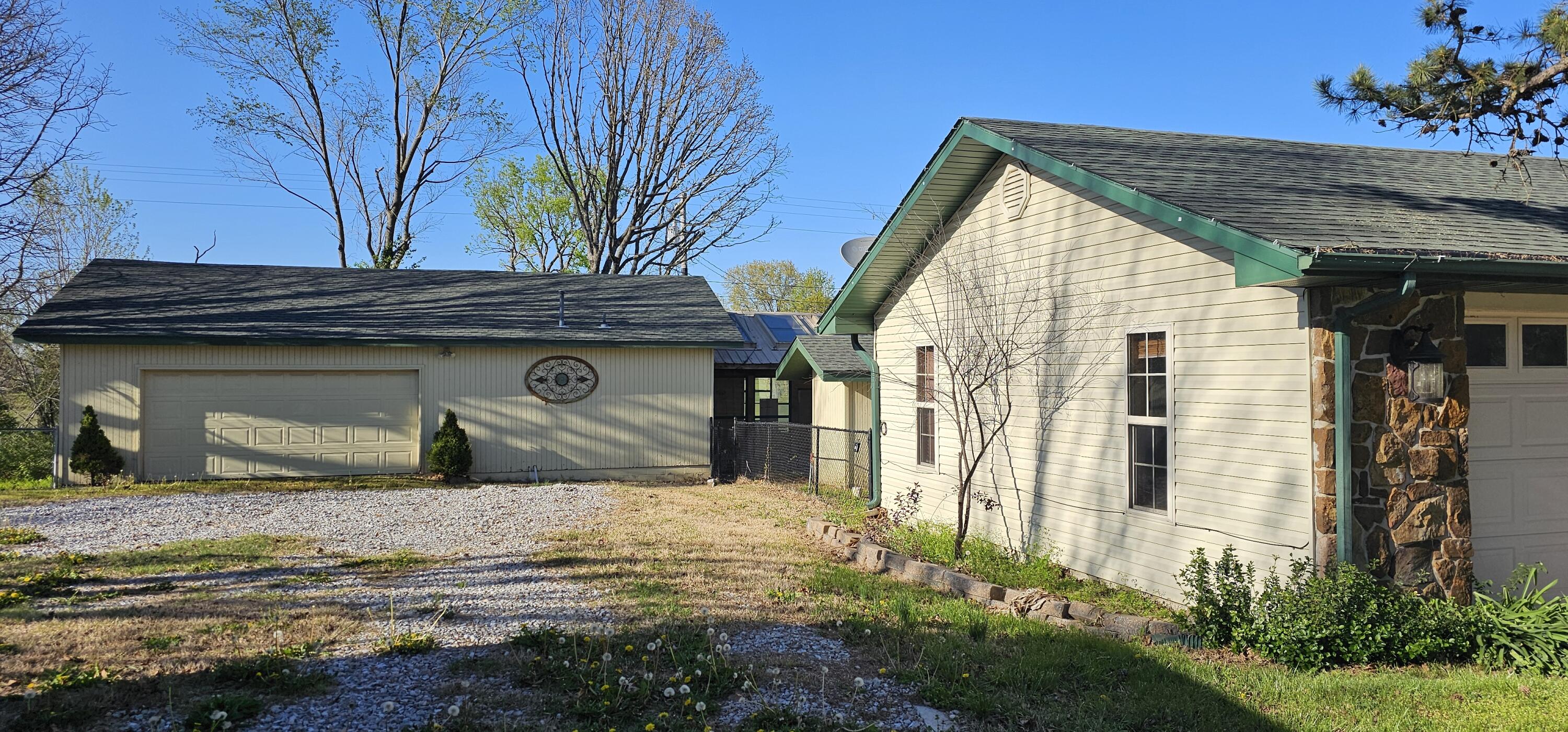 12655 Farm Road 2205 Circle Property Photo 18