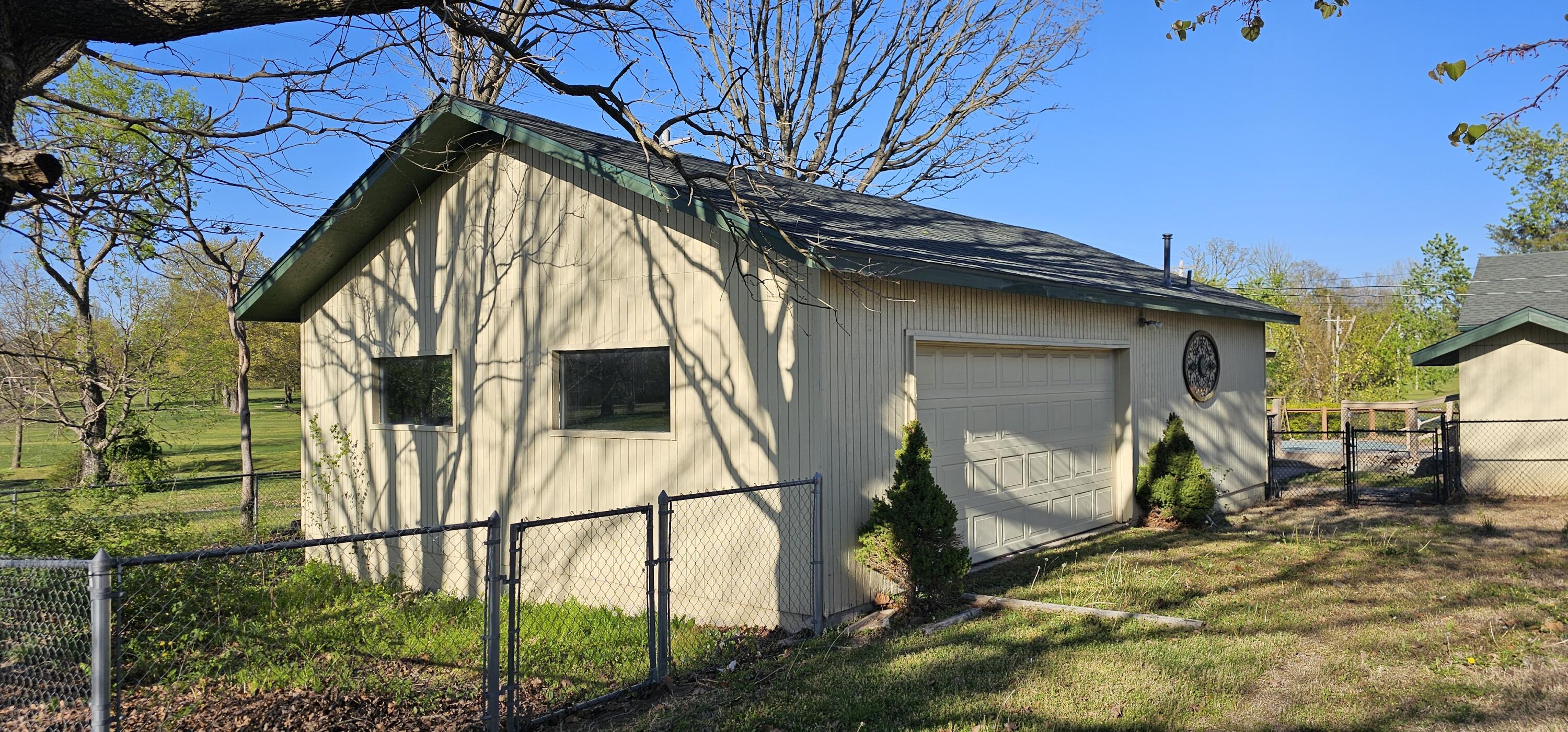 12655 Farm Road 2205 Circle Property Photo 19