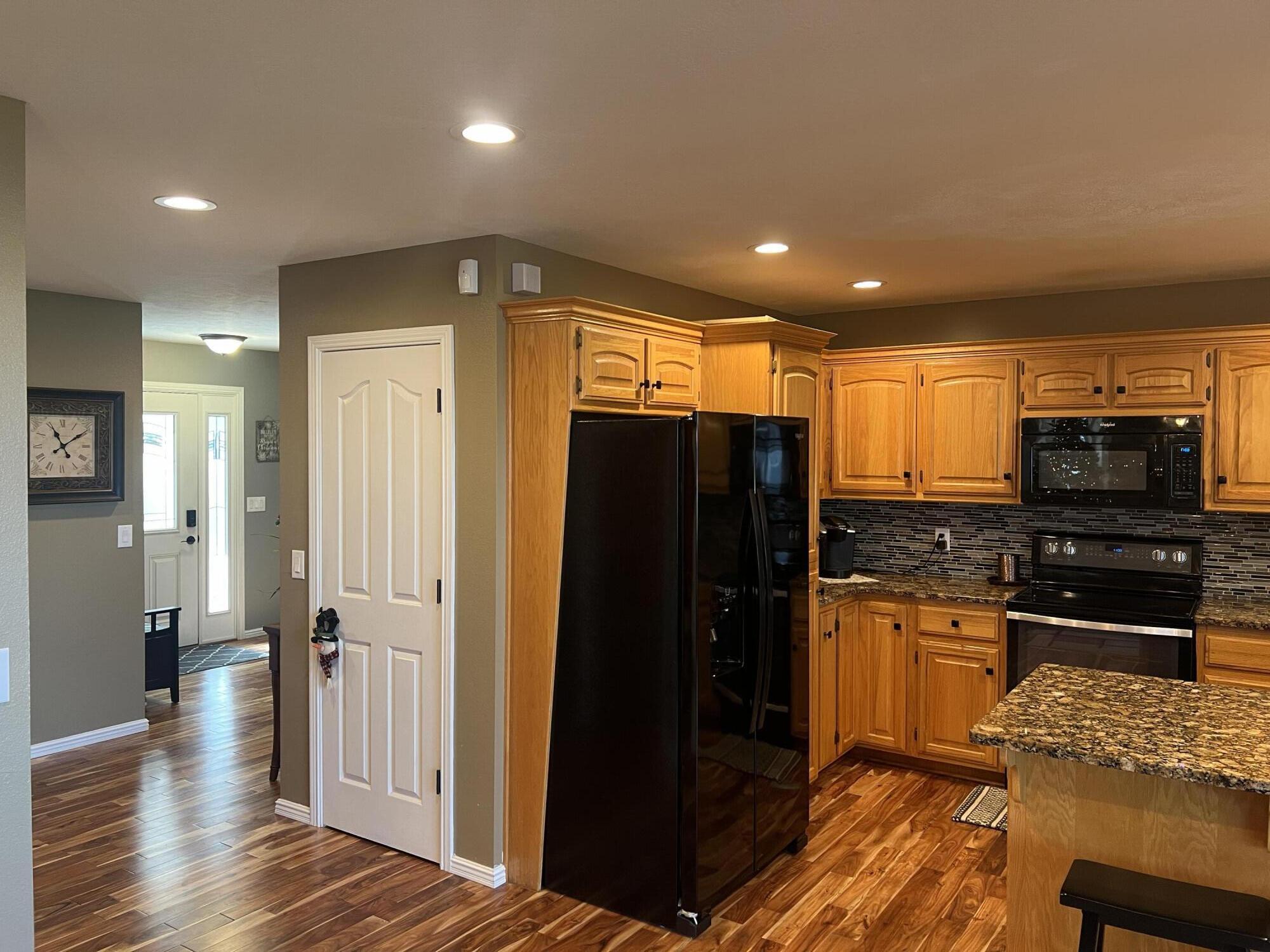 435 East Hadley Street Property Photo 18