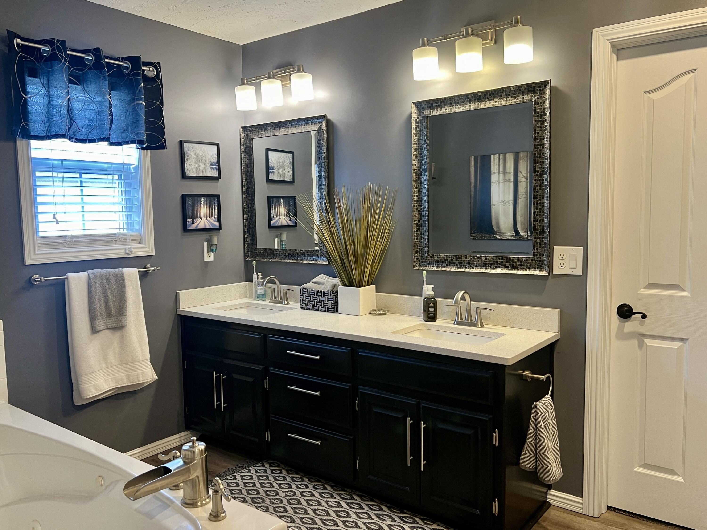 435 East Hadley Street Property Photo 28