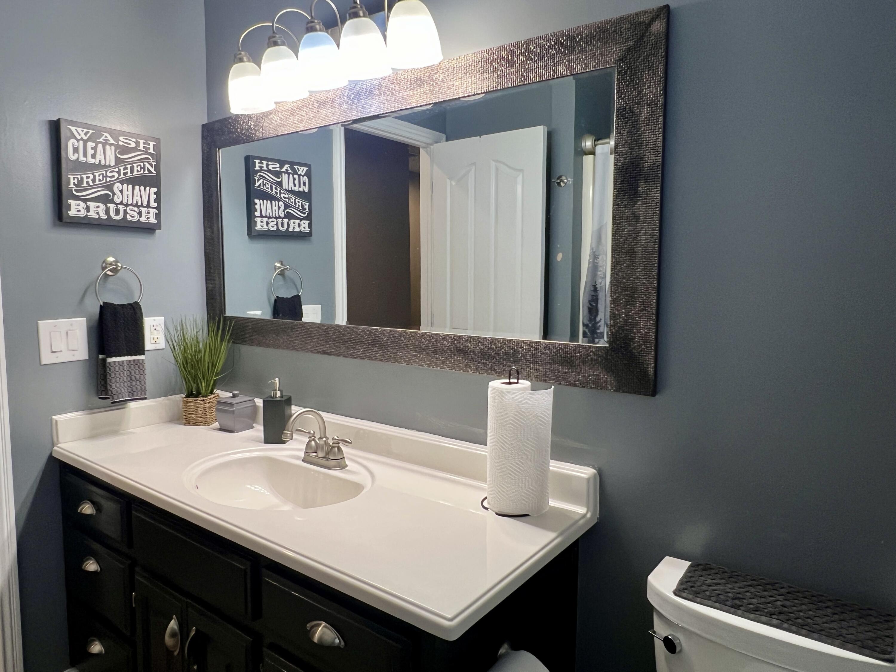 435 East Hadley Street Property Photo 39