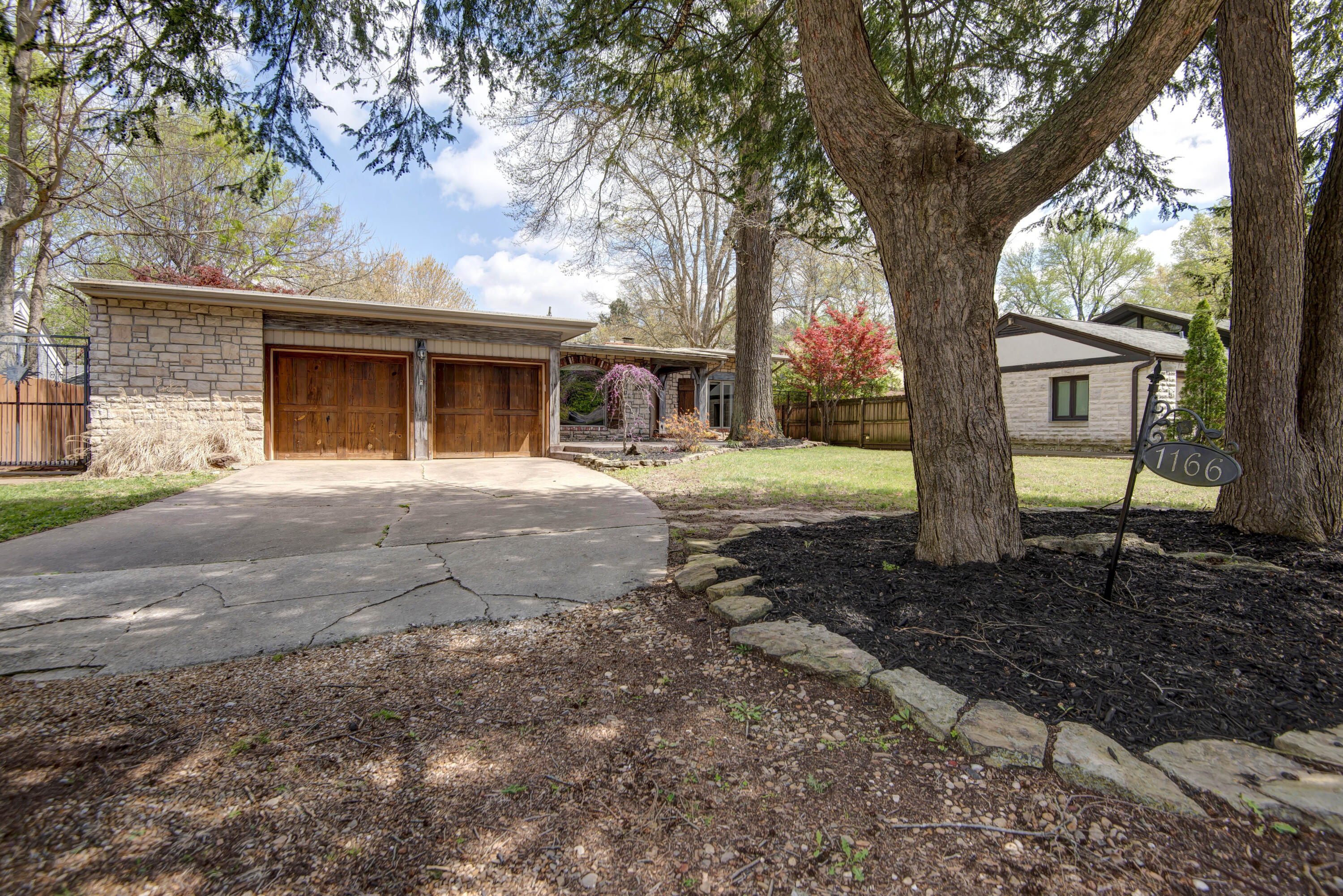 1166 South Holland Avenue Property Photo 4