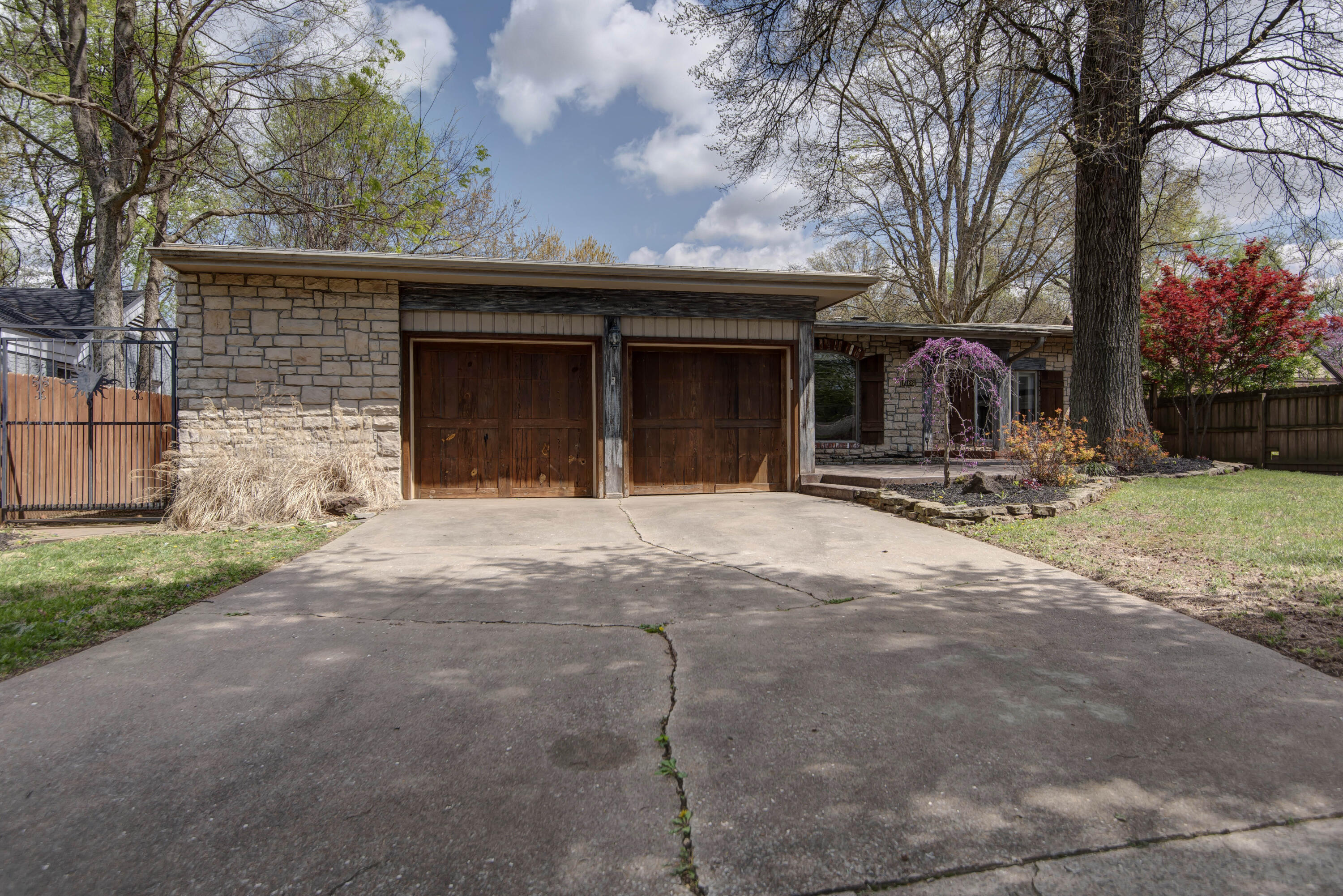 1166 South Holland Avenue Property Photo 5