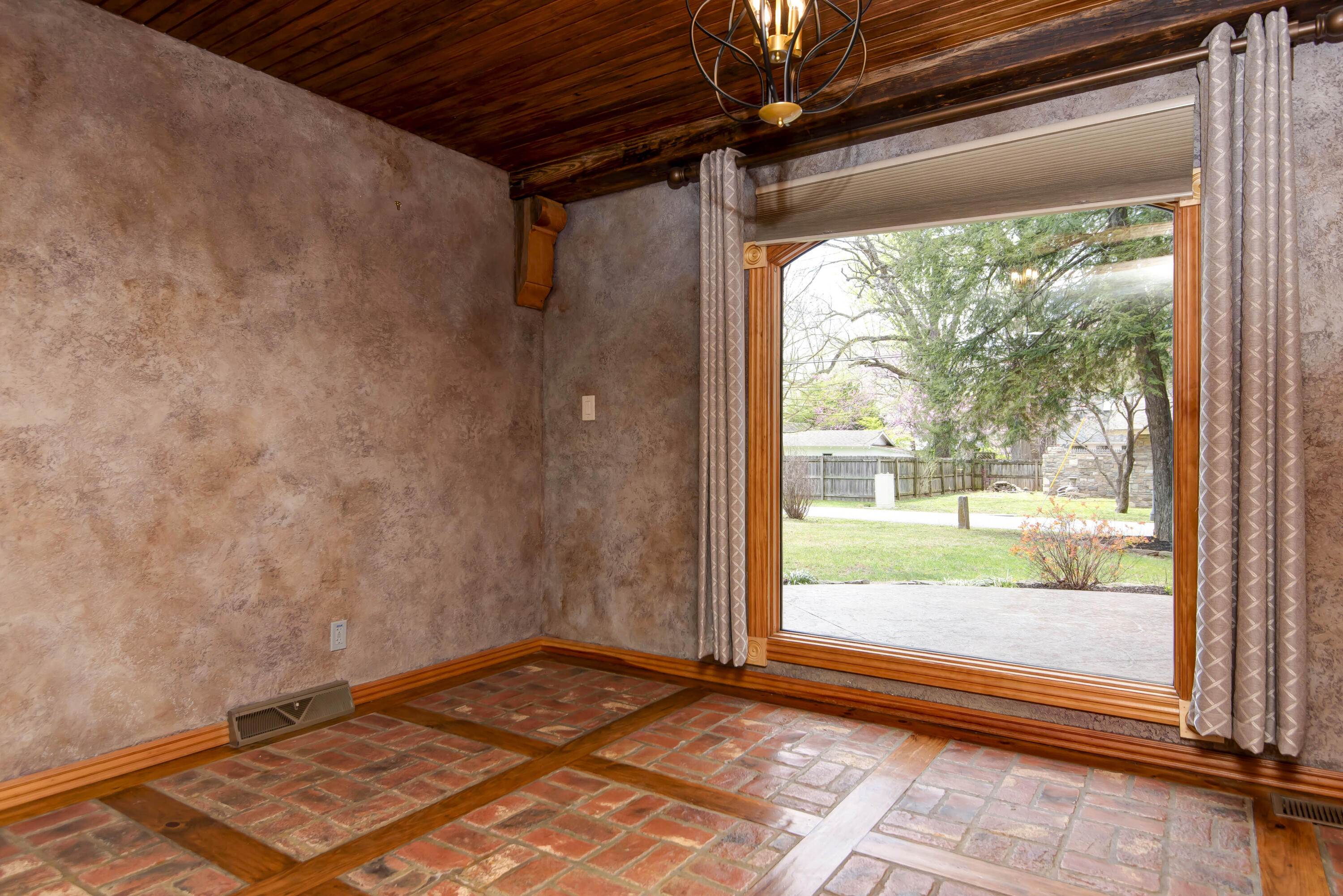 1166 South Holland Avenue Property Photo 15