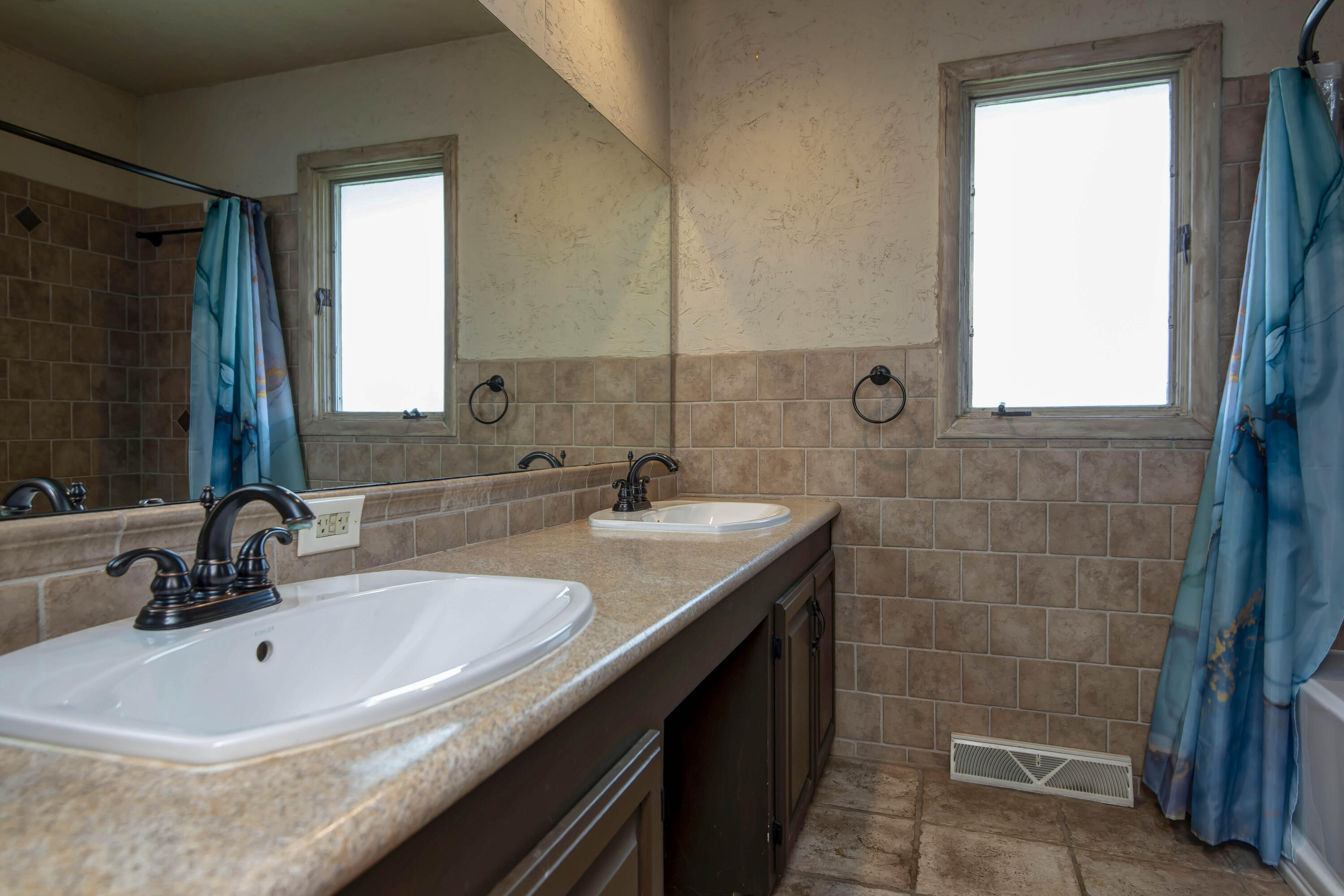 1166 South Holland Avenue Property Photo 20