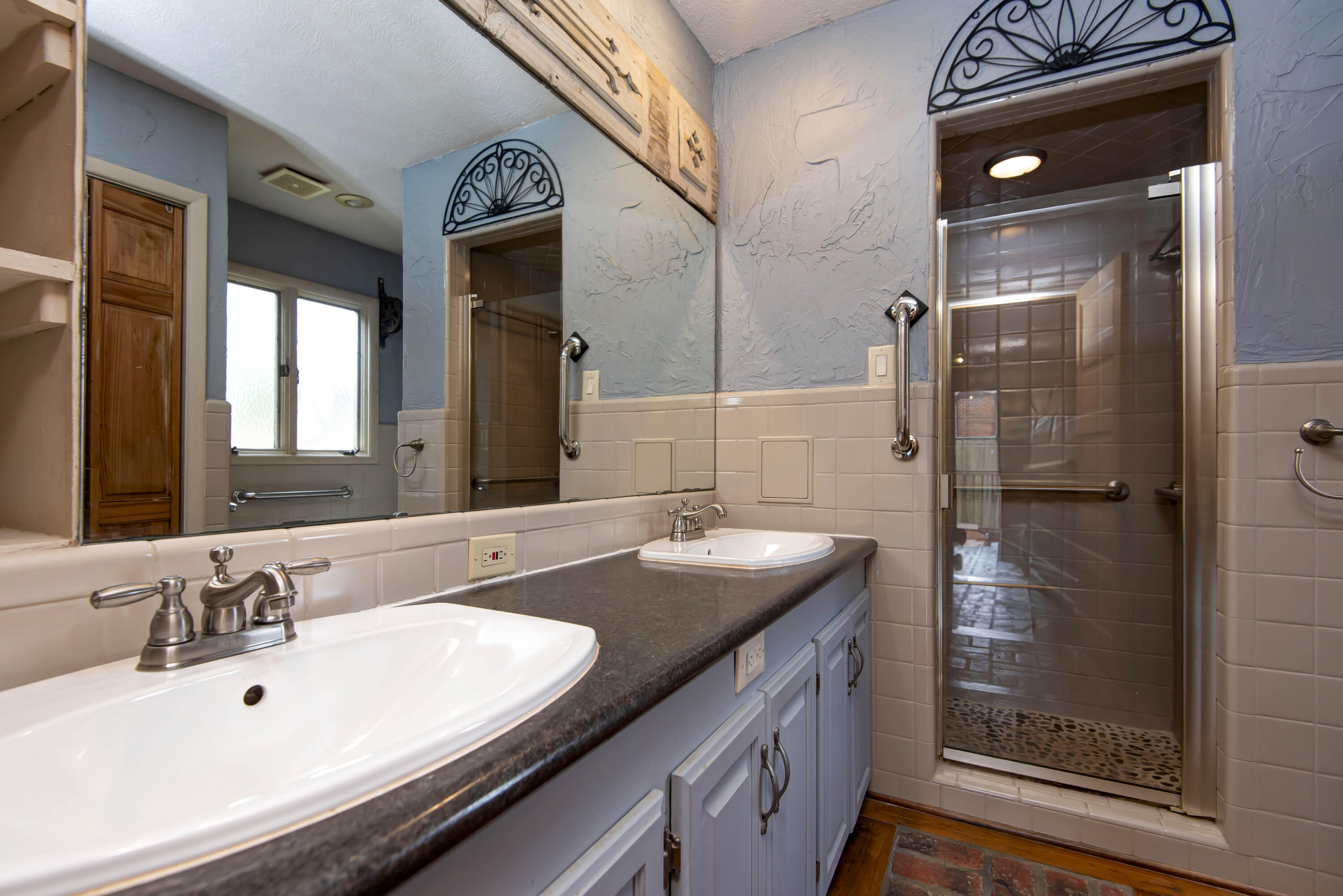 1166 South Holland Avenue Property Photo 23