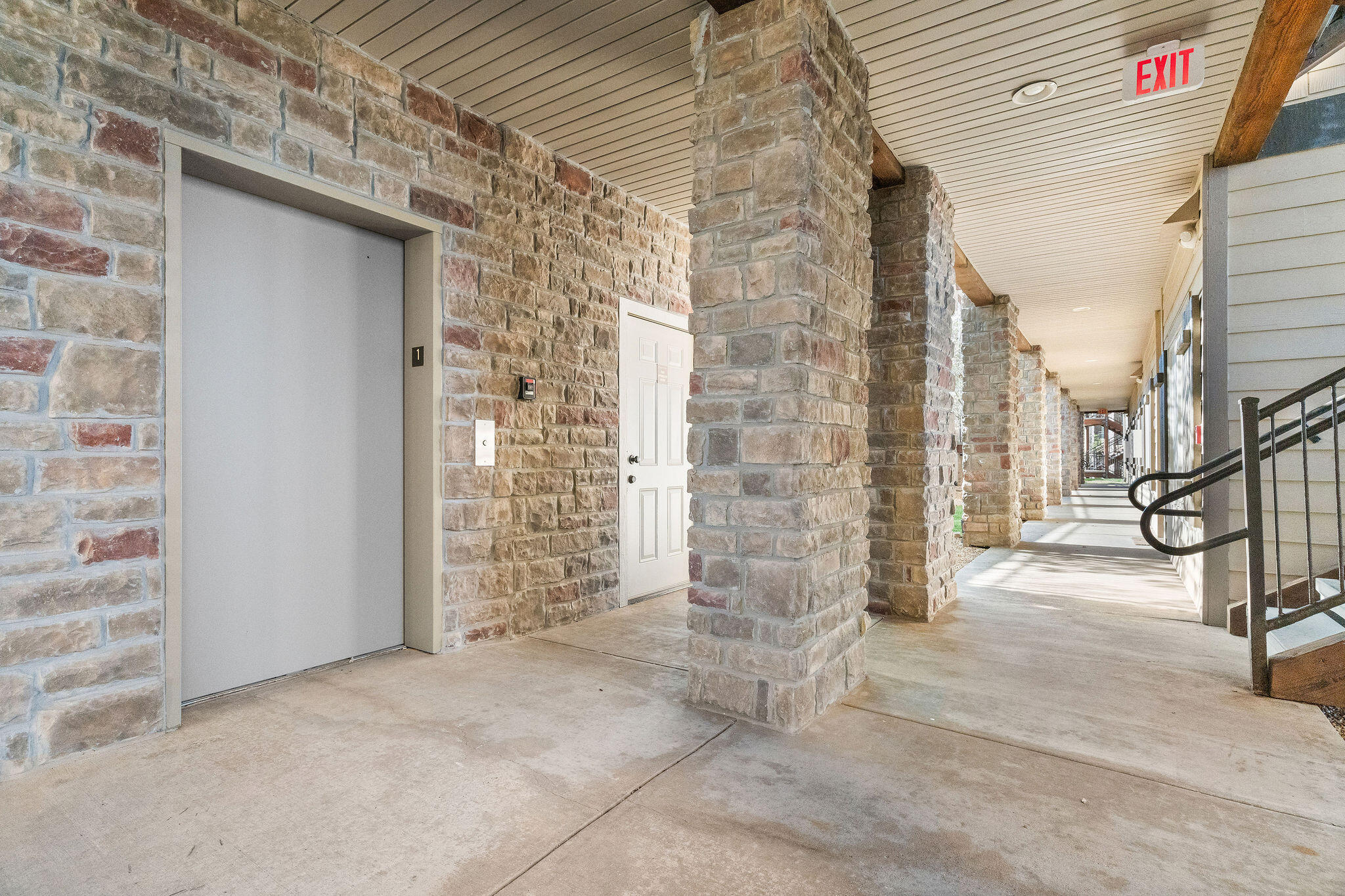 123 Royal Vista Drive Property Photo 6