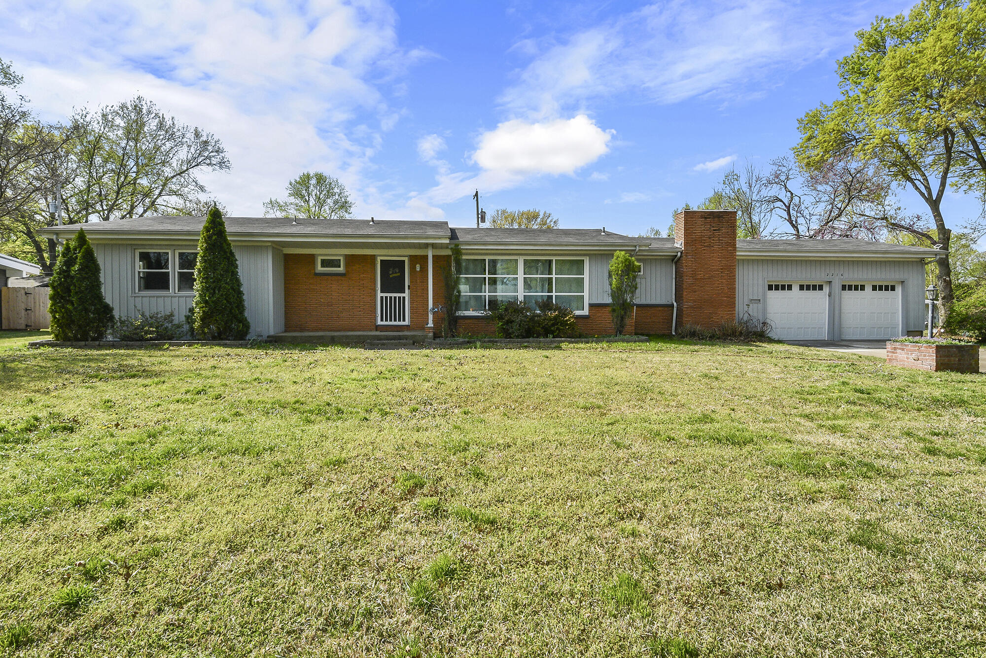 2216 East Bancroft Street Property Photo 1