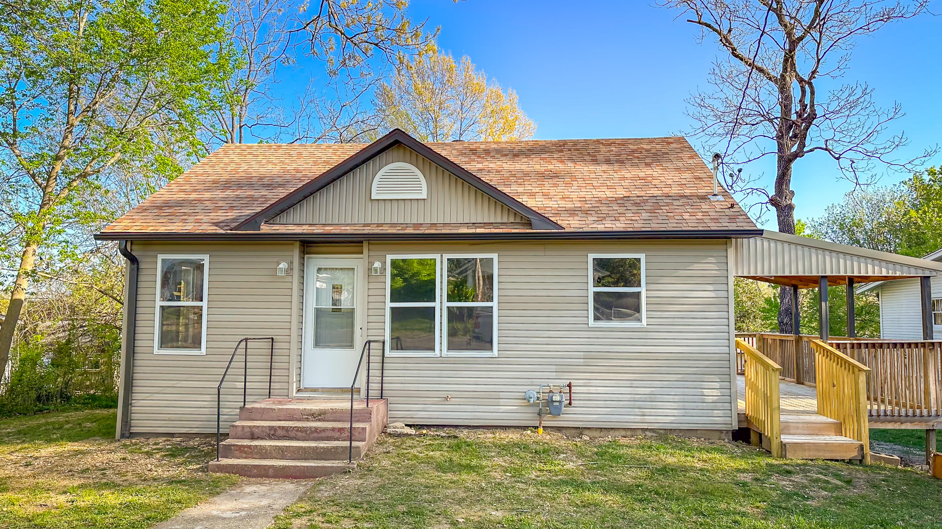 612 East Benton Avenue Property Photo