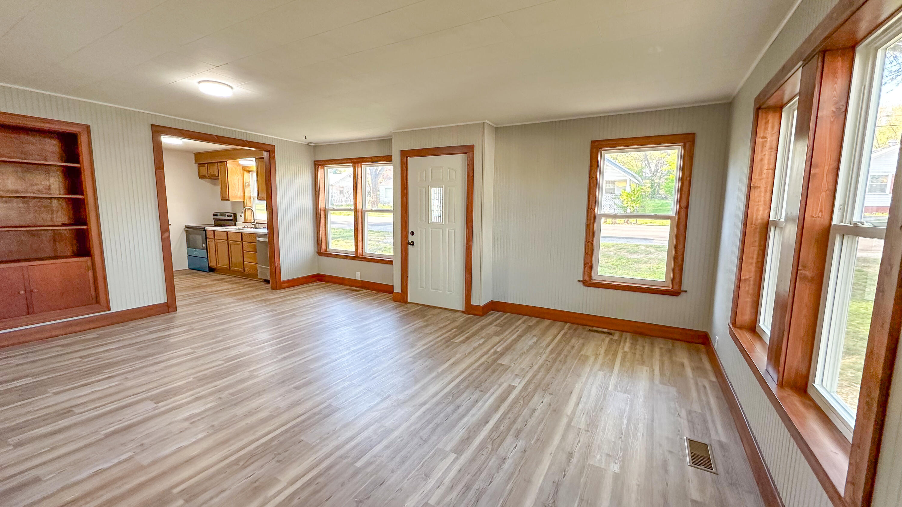 612 East Benton Avenue Property Photo 2