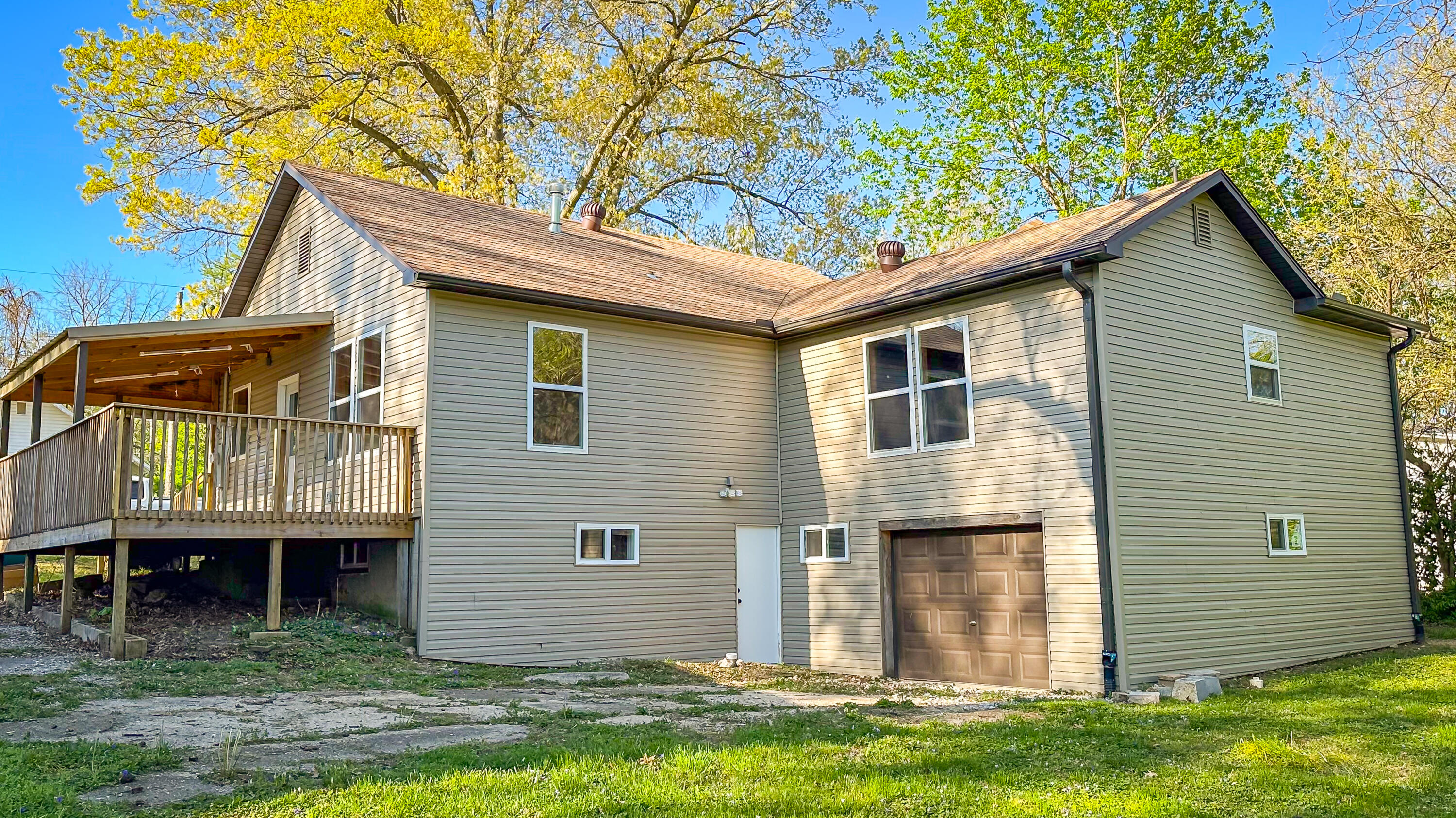 612 East Benton Avenue Property Photo 3