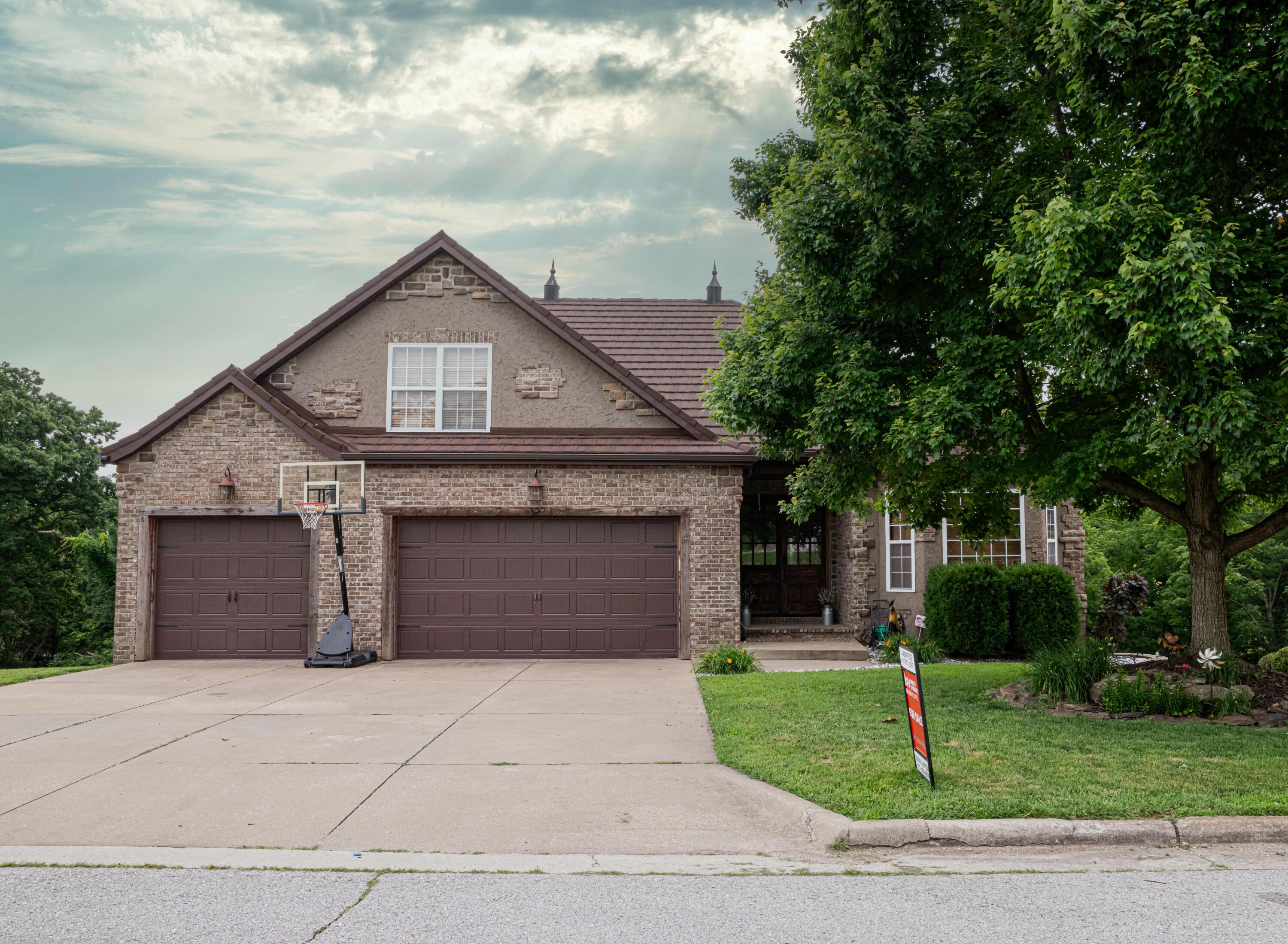 792 Rippling Creek Road Property Photo 2