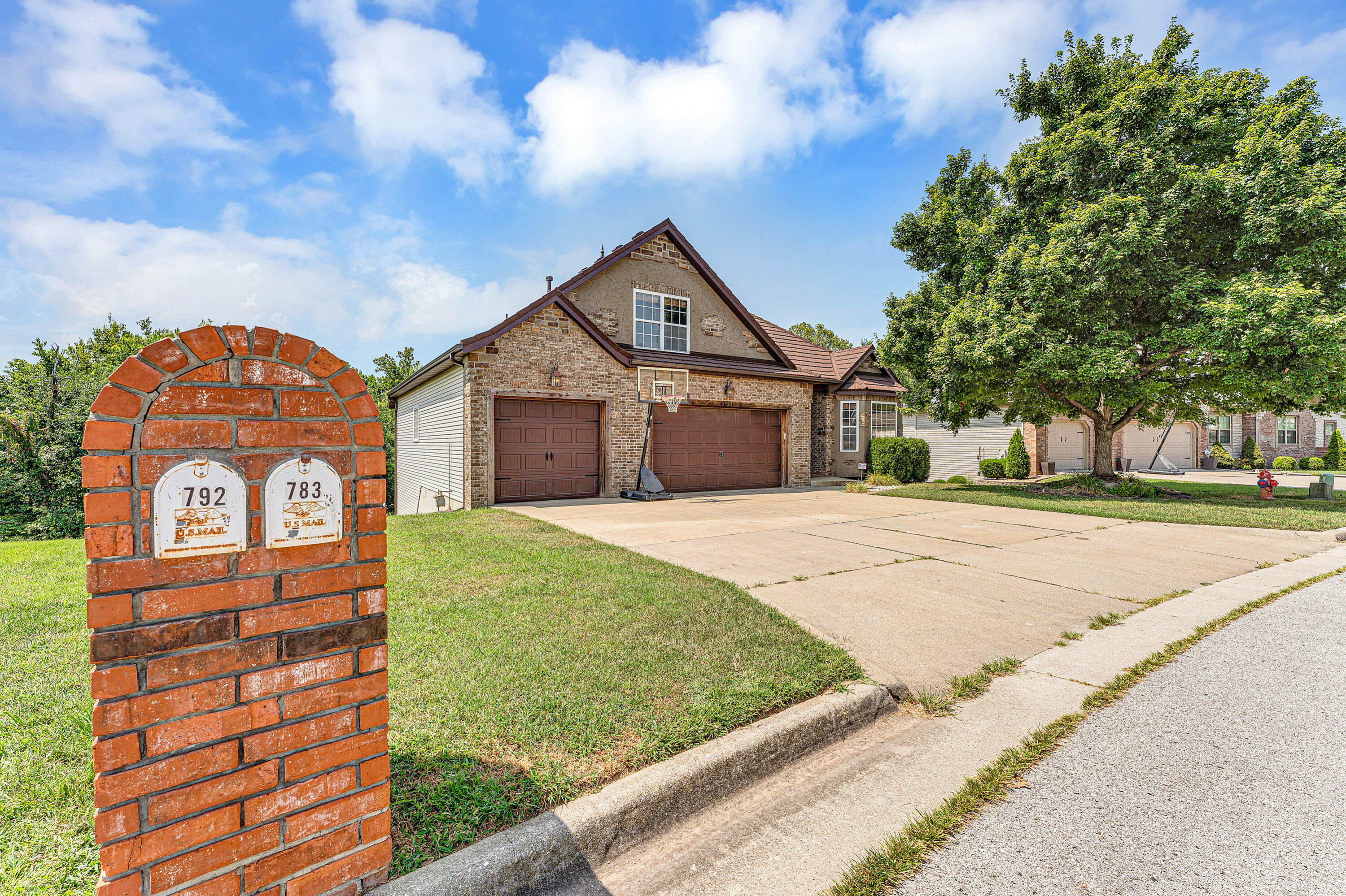 792 Rippling Creek Road Property Photo 4