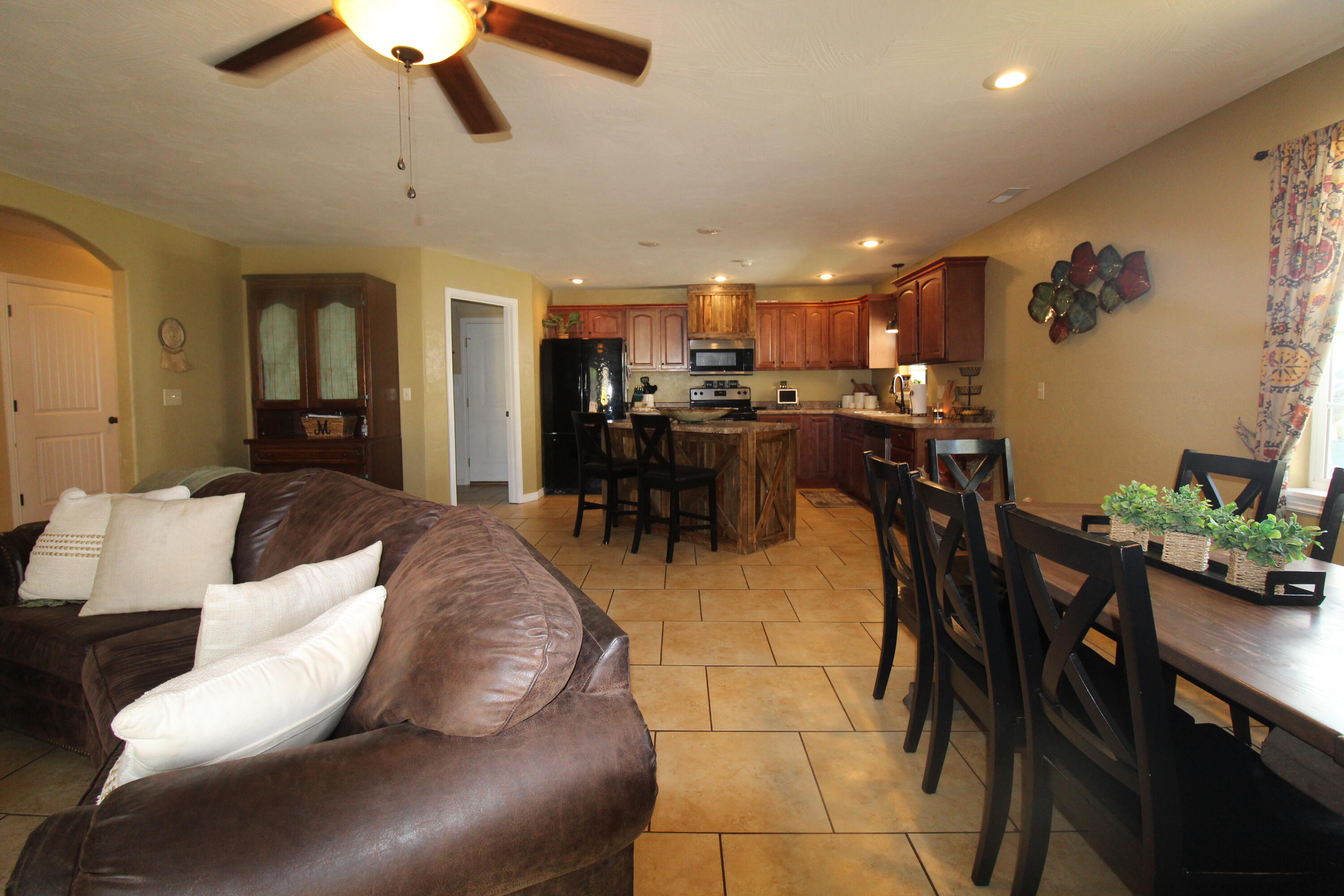 2430 South Ferguson Avenue Property Photo 3
