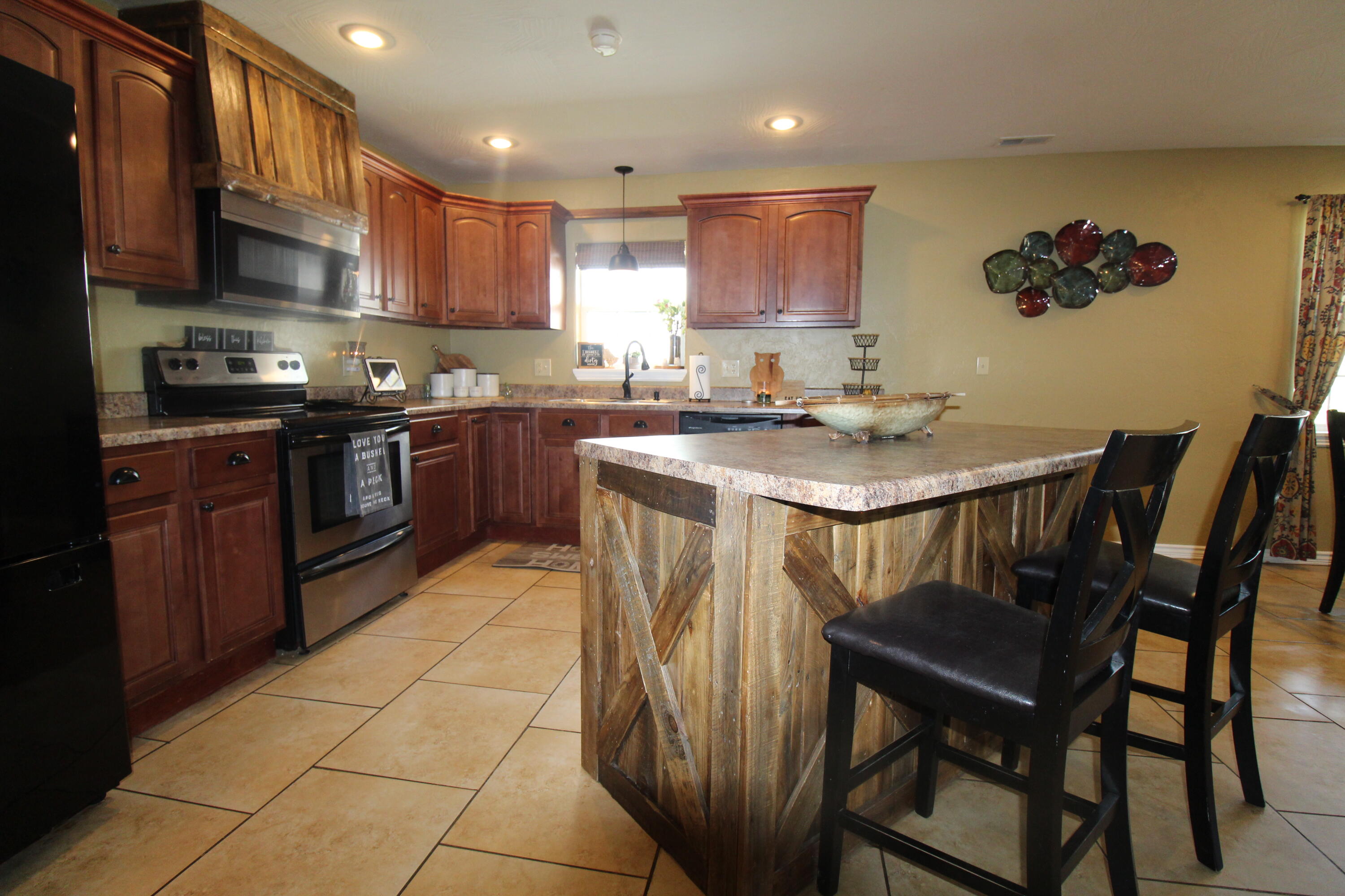 2430 South Ferguson Avenue Property Photo 7