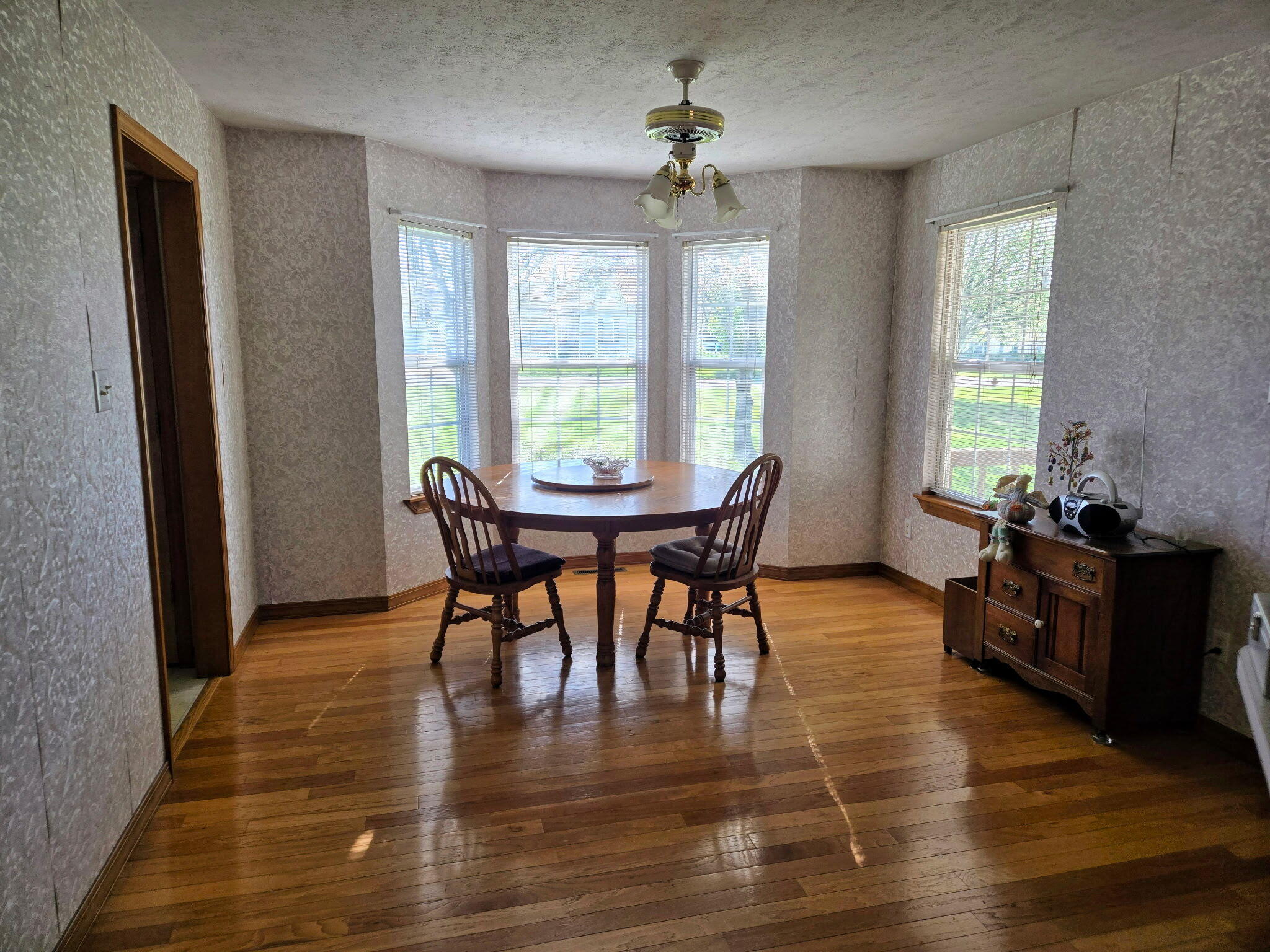 1916 Meadowbrook Drive Property Photo 4